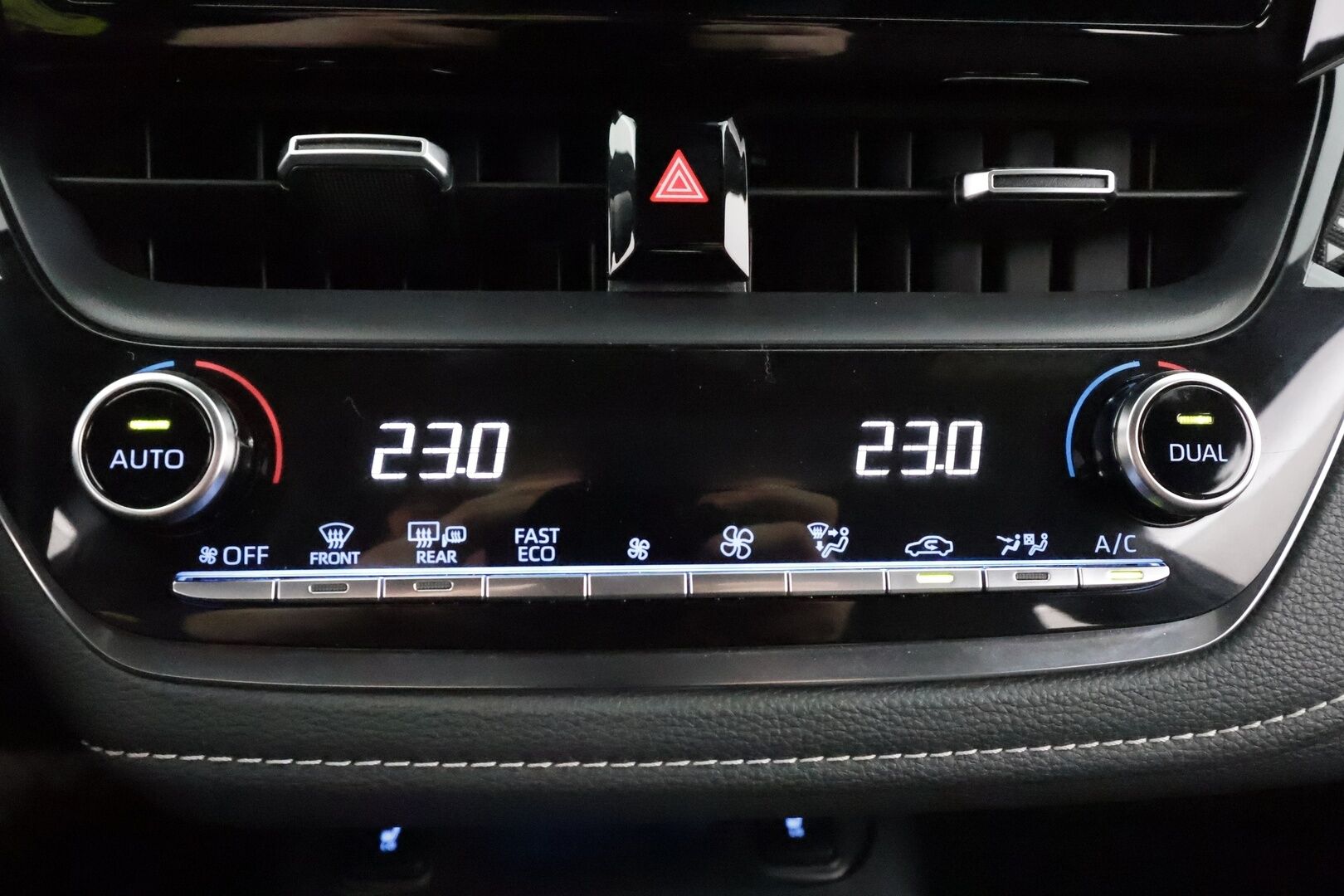 Toyota Corolla 2022 Touring Sports 1,8 Hybrid Active Business * ACC / Webasto / Koukku / P.kamera / LED * - 1.Om suomi-auto / Kahdet Renkaat