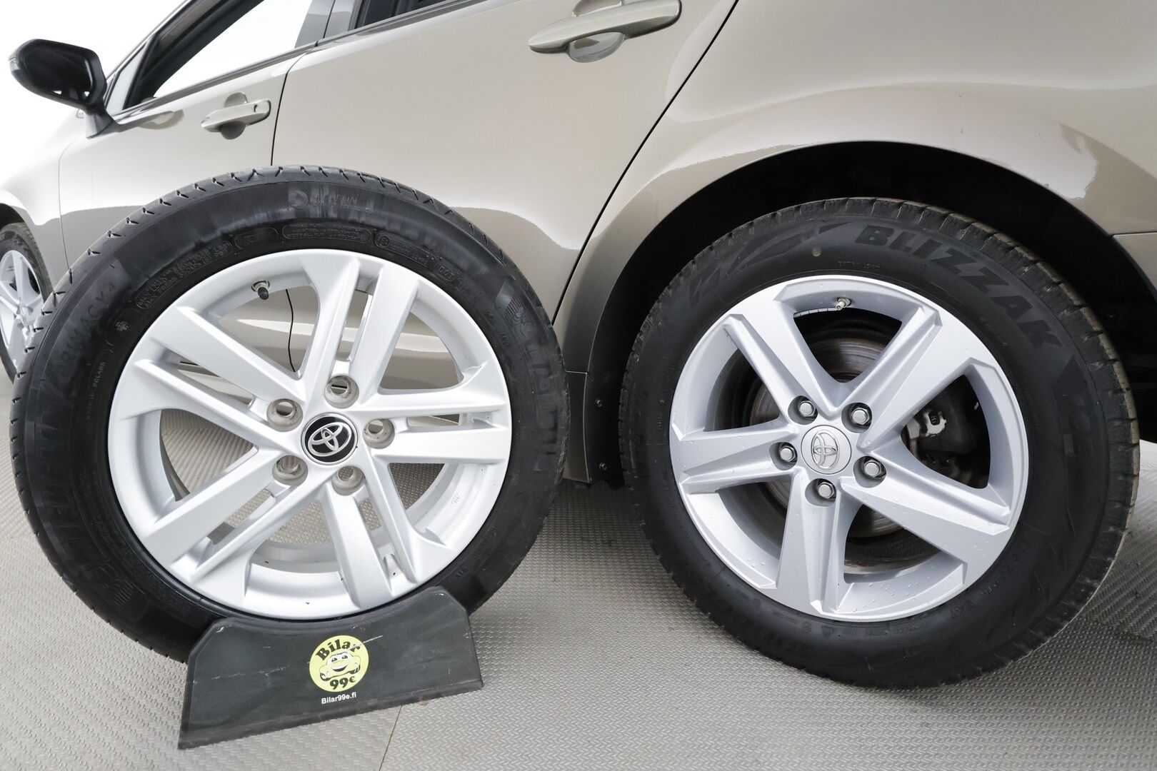 Toyota Corolla 2022 Touring Sports 1,8 Hybrid Active Business * ACC / Webasto / Koukku / P.kamera / LED * - 1.Om suomi-auto / Kahdet Renkaat