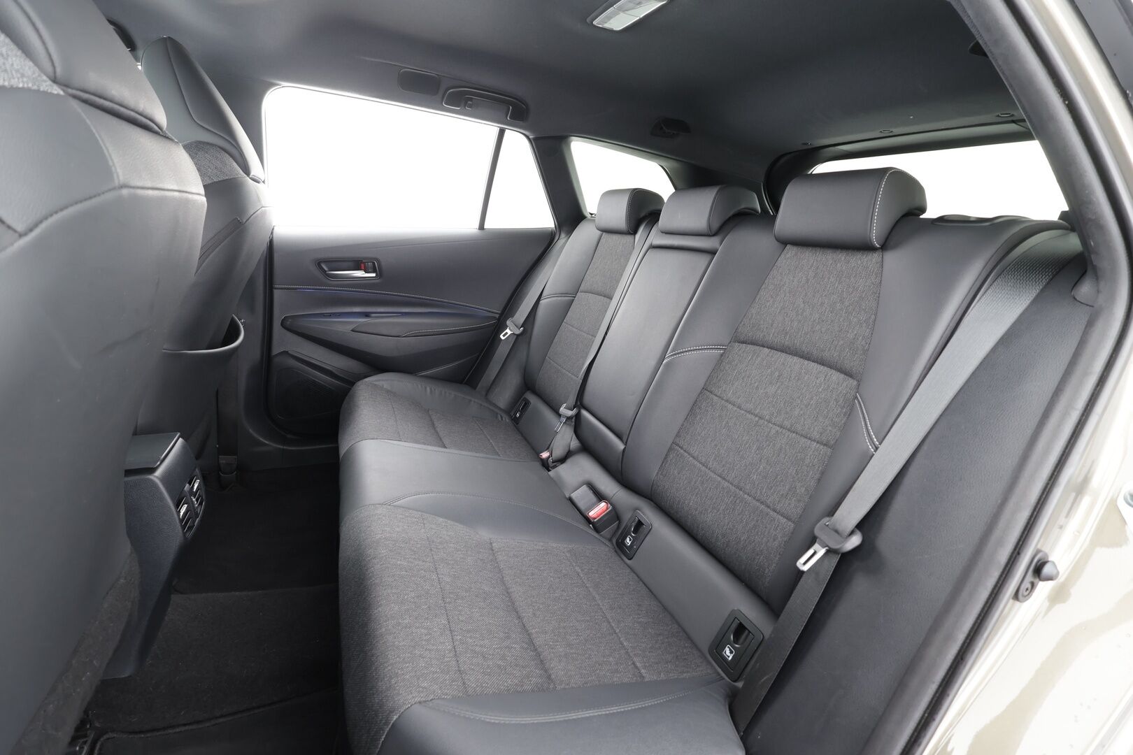 Toyota Corolla 2022 Touring Sports 1,8 Hybrid Active Business * ACC / Webasto / Koukku / P.kamera / LED * - 1.Om suomi-auto / Kahdet Renkaat