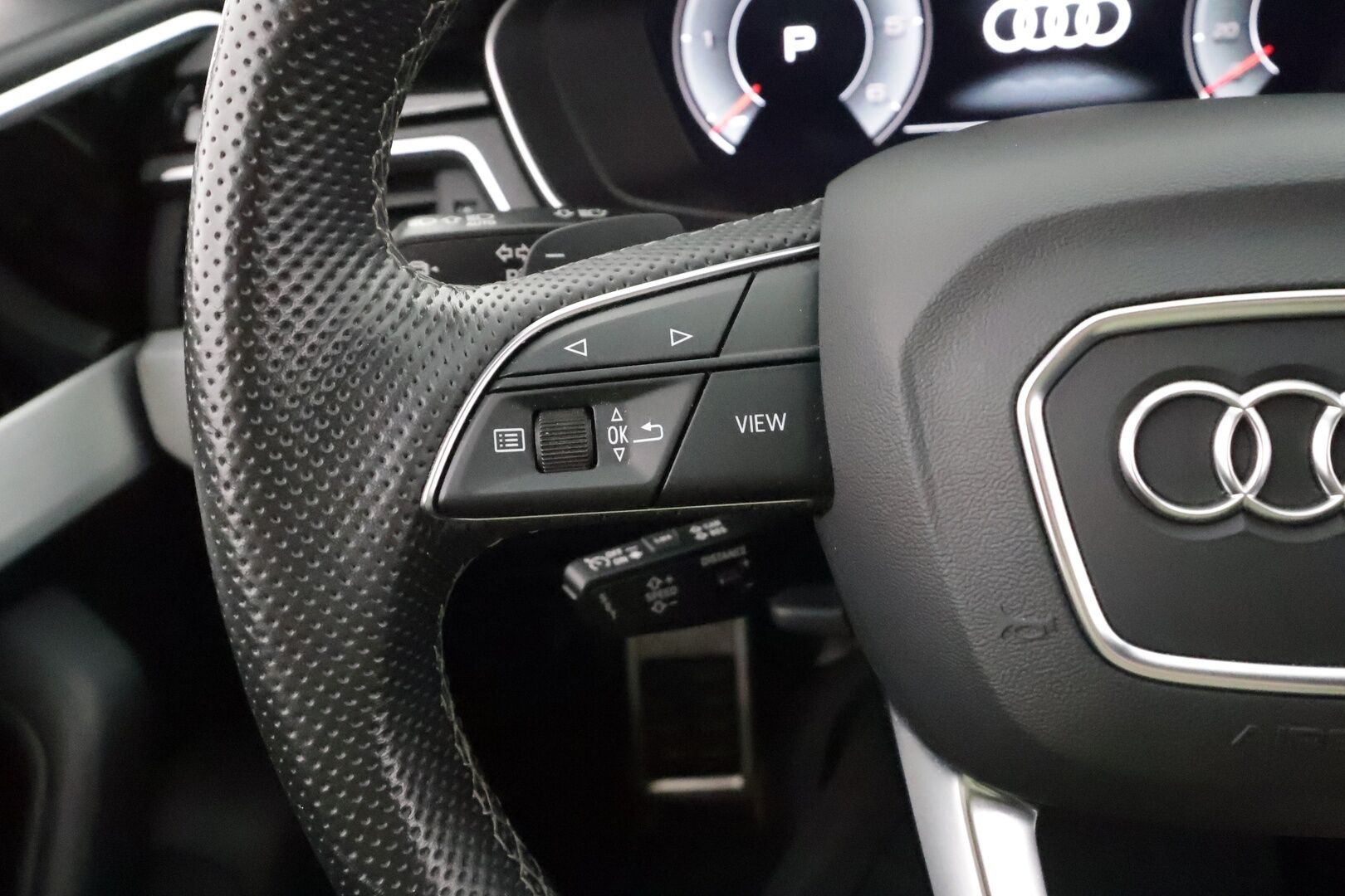 Audi A4 2022 40TDI 150kW Business Advanced * ACC / P.kamera / Matrix LED / Koukku / Webasto / Hierovat penkit * - S-line sisäpaketti / 1.Om Suomi-auto / Kahdet renkaat aluvanteilla / Huippuvarusteet