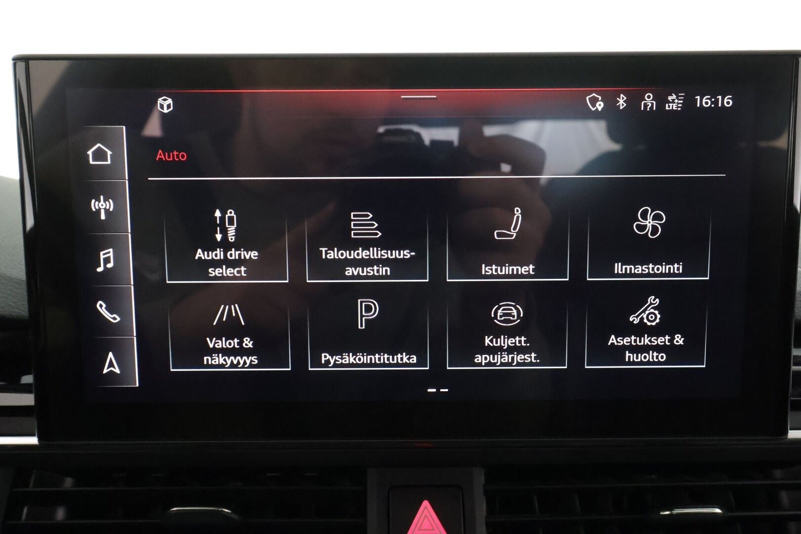 Audi A4 2022 40TDI 150kW Business Advanced * ACC / P.kamera / Matrix LED / Koukku / Webasto / Hierovat penkit * - 1.Om Suomi-auto / Kahdet renkaat aluvanteilla / Huippuvarusteet - HULLUT BLACKWEEK JATKOT - KORKOTARJOUS 2,49%