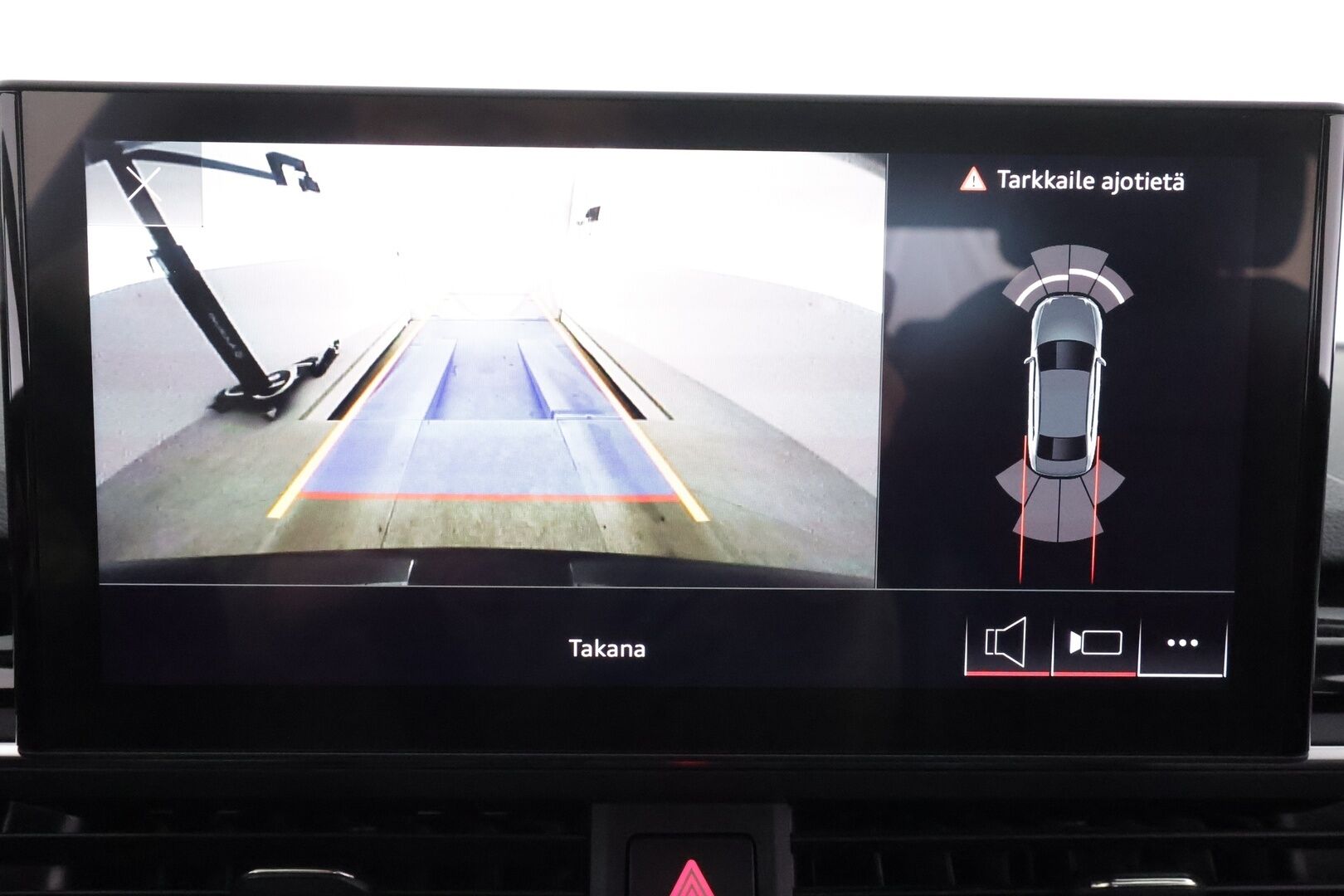 Audi A4 2022 40TDI 150kW Business Advanced * ACC / P.kamera / Matrix LED / Koukku / Webasto / Hierovat penkit * - S-line sisäpaketti / 1.Om Suomi-auto / Kahdet renkaat aluvanteilla / Huippuvarusteet