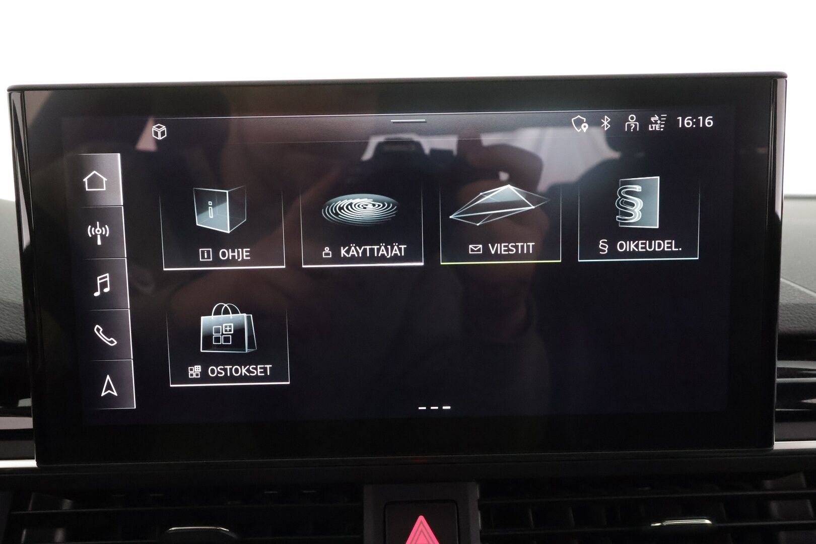 Audi A4 2022 40TDI 150kW Business Advanced * ACC / P.kamera / Matrix LED / Koukku / Webasto / Hierovat penkit * - 1.Om Suomi-auto / Kahdet renkaat aluvanteilla / Huippuvarusteet - HULLUT BLACKWEEK JATKOT - KORKOTARJOUS 2,49%