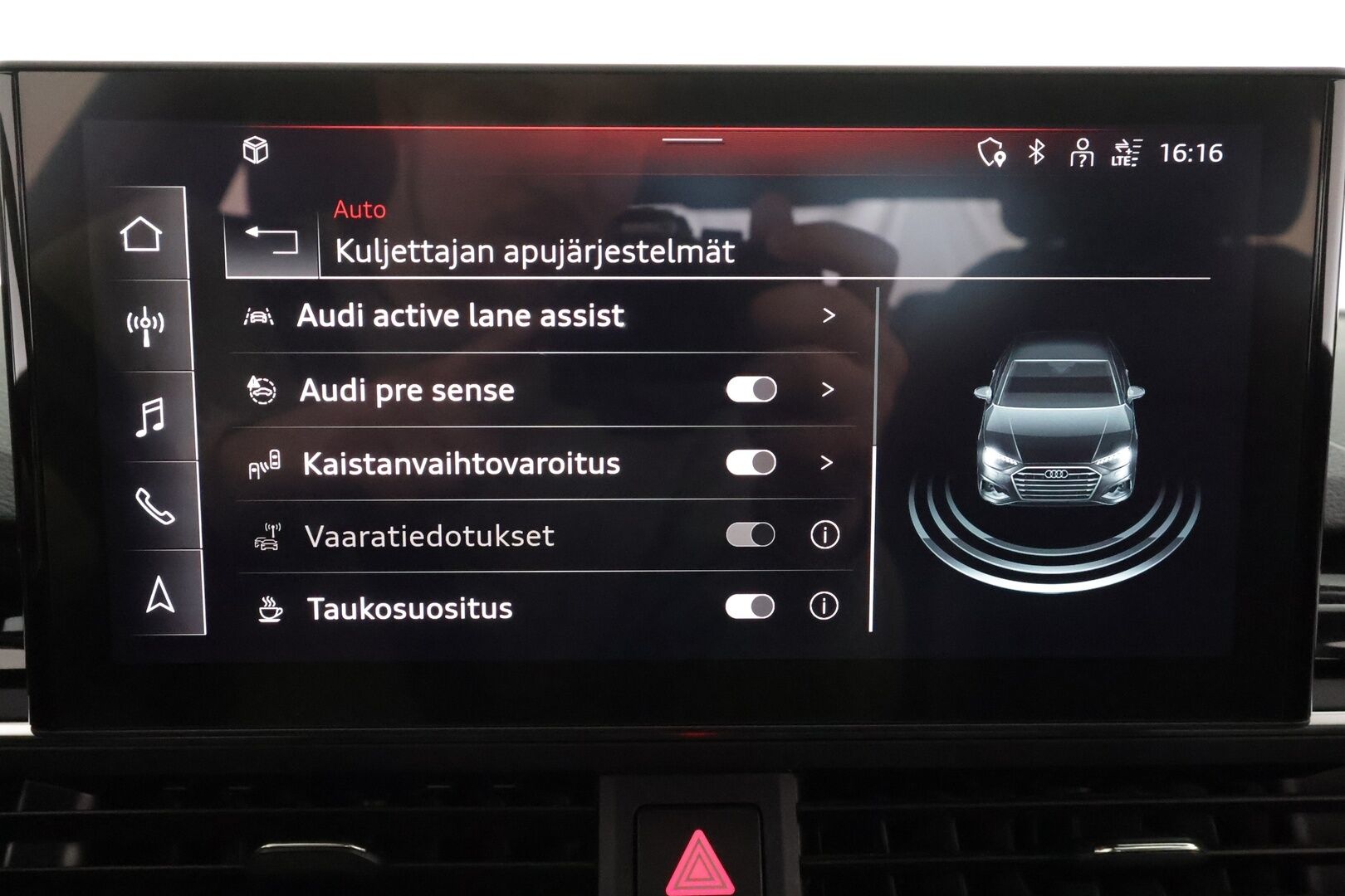 Audi A4 2022 40TDI 150kW Business Advanced * ACC / P.kamera / Matrix LED / Koukku / Webasto / Hierovat penkit * - S-line sisäpaketti / 1.Om Suomi-auto / Kahdet renkaat aluvanteilla / Huippuvarusteet