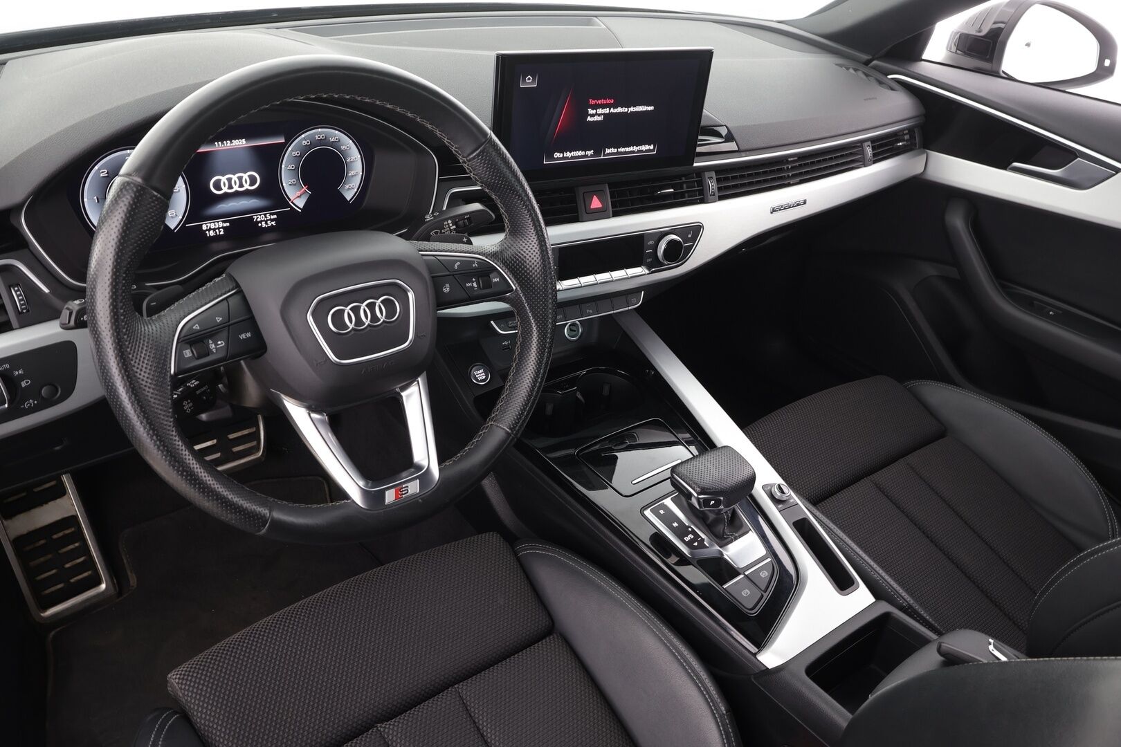 Audi A4 2022 40TDI 150kW Business Advanced * ACC / P.kamera / Matrix LED / Koukku / Webasto / Hierovat penkit * - 1.Om Suomi-auto / Kahdet renkaat aluvanteilla / Huippuvarusteet - HULLUT BLACKWEEK JATKOT - KORKOTARJOUS 2,49%