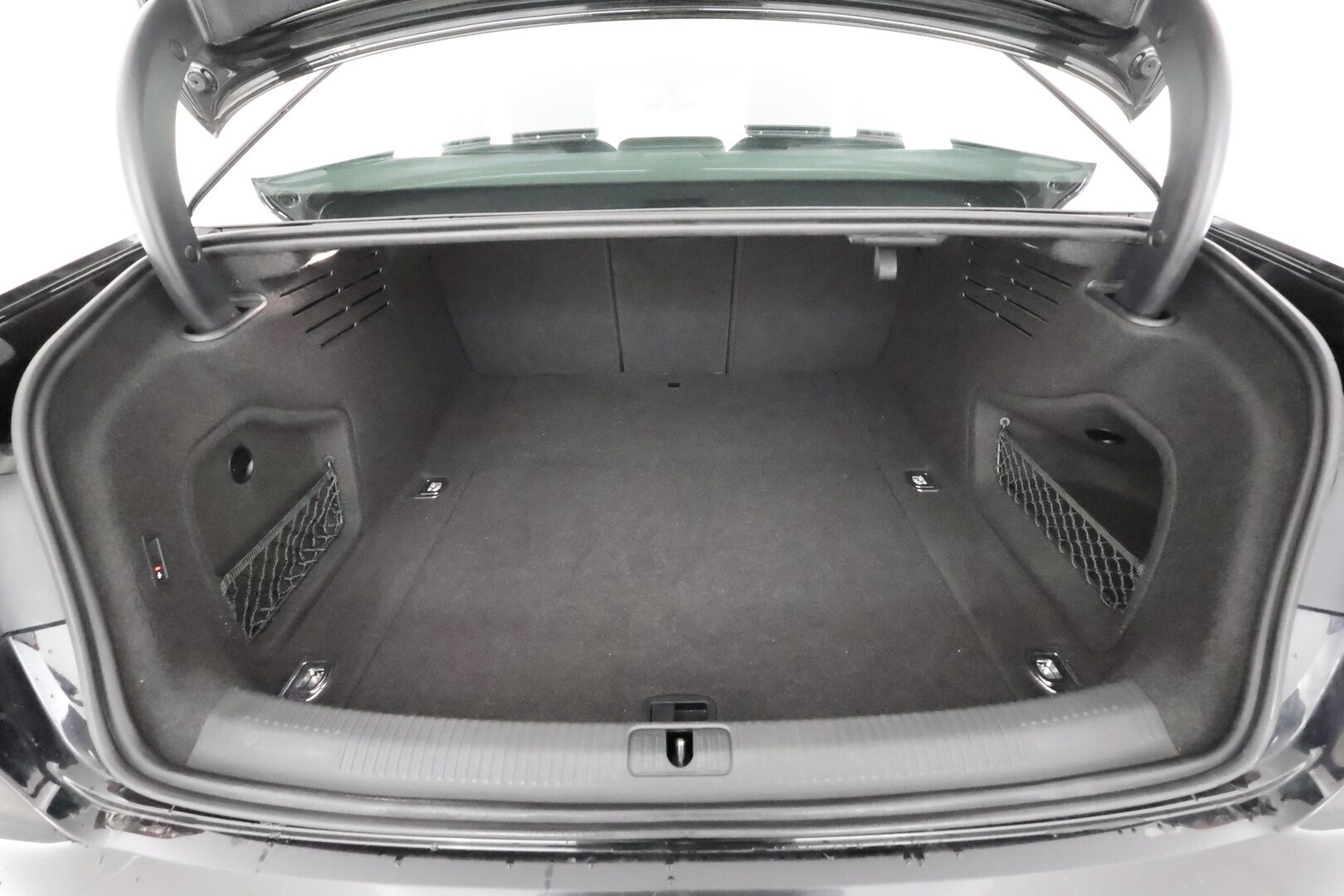 Audi A4 2022 40TDI 150kW Business Advanced * ACC / P.kamera / Matrix LED / Koukku / Webasto / Hierovat penkit * - 1.Om Suomi-auto / Kahdet renkaat aluvanteilla / Huippuvarusteet - HULLUT BLACKWEEK JATKOT - KORKOTARJOUS 2,49%