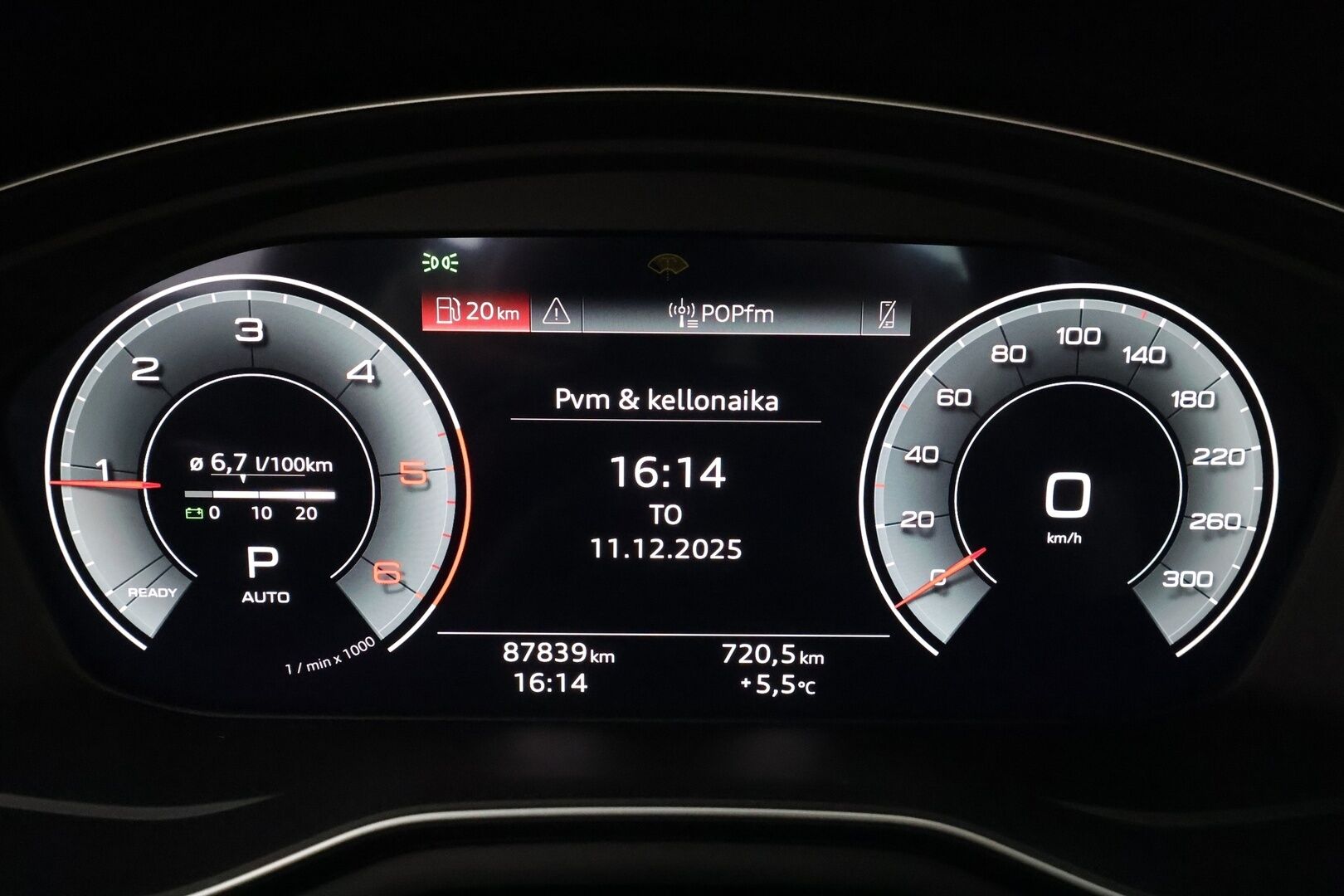 Audi A4 2022 40TDI 150kW Business Advanced * ACC / P.kamera / Matrix LED / Koukku / Webasto / Hierovat penkit * - S-line sisäpaketti / 1.Om Suomi-auto / Kahdet renkaat aluvanteilla / Huippuvarusteet