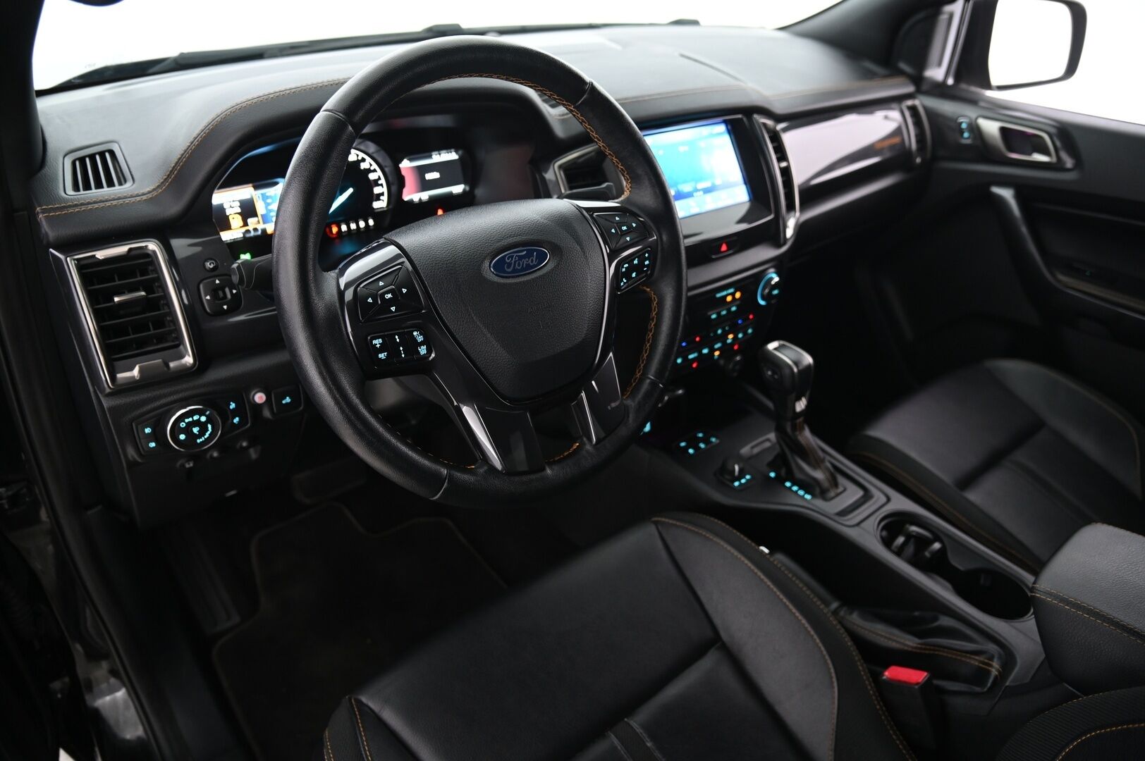 Ford Ranger 2022 Super Cab 2,0 TDCi 213 hp A10 4x4 Wildtrak*Webasto / Lavakate / Nahat / Navi / P.Kamera / Näyttävä!* - *ALV-vähennyskelpoinen / 2x renkaat&vanteet*