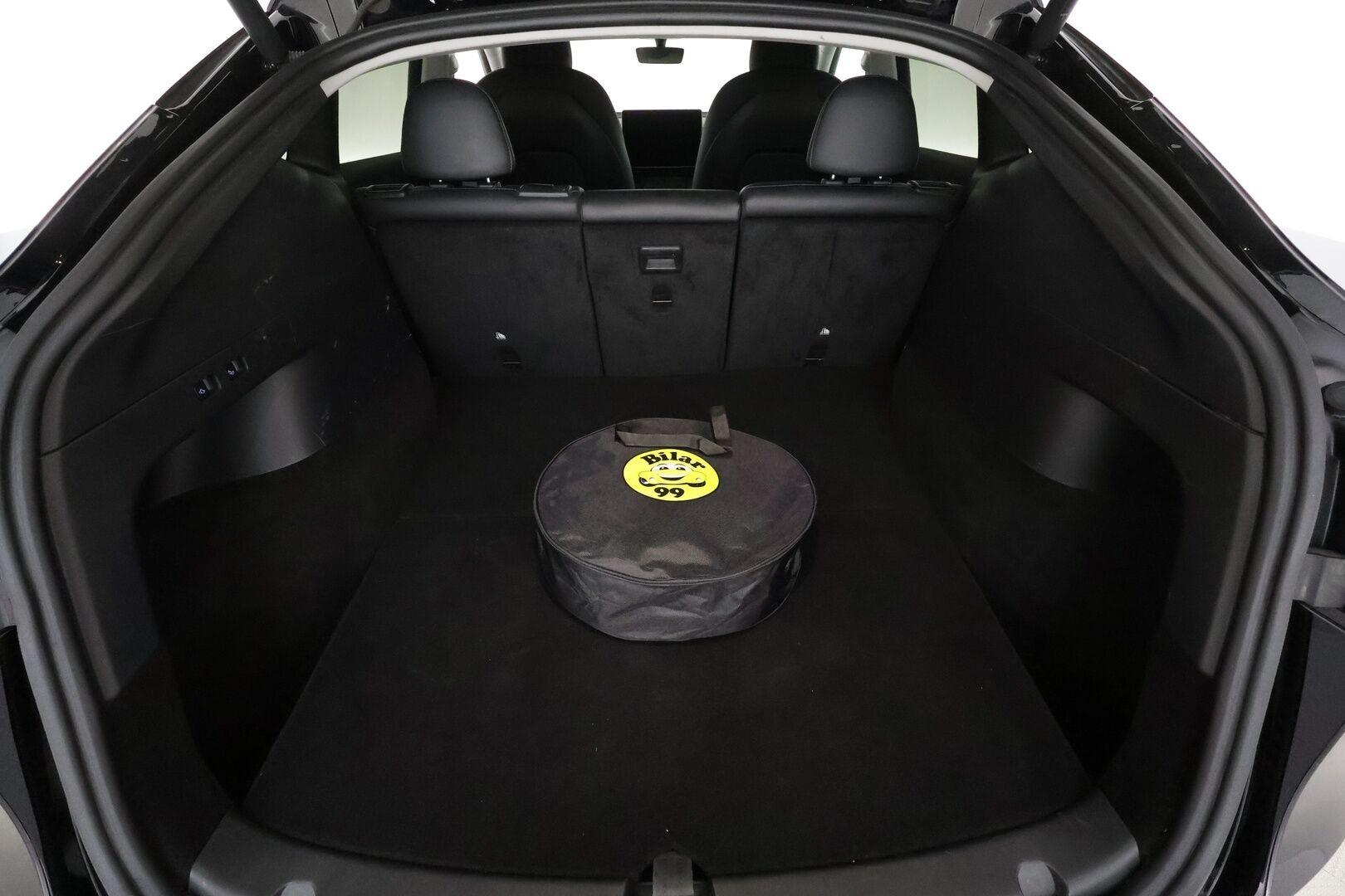 Tesla Model Y 2022 Long Range **FSD / Koukku / Lämpöpumppu / Matrix LED / Lasikatto / Premium Audio / P.kamera** - 3,99 % KORKOTARJOUS TÄHÄN AUTOON - 1-om. Suomi-auto / Kahdet renkaat vanteilla