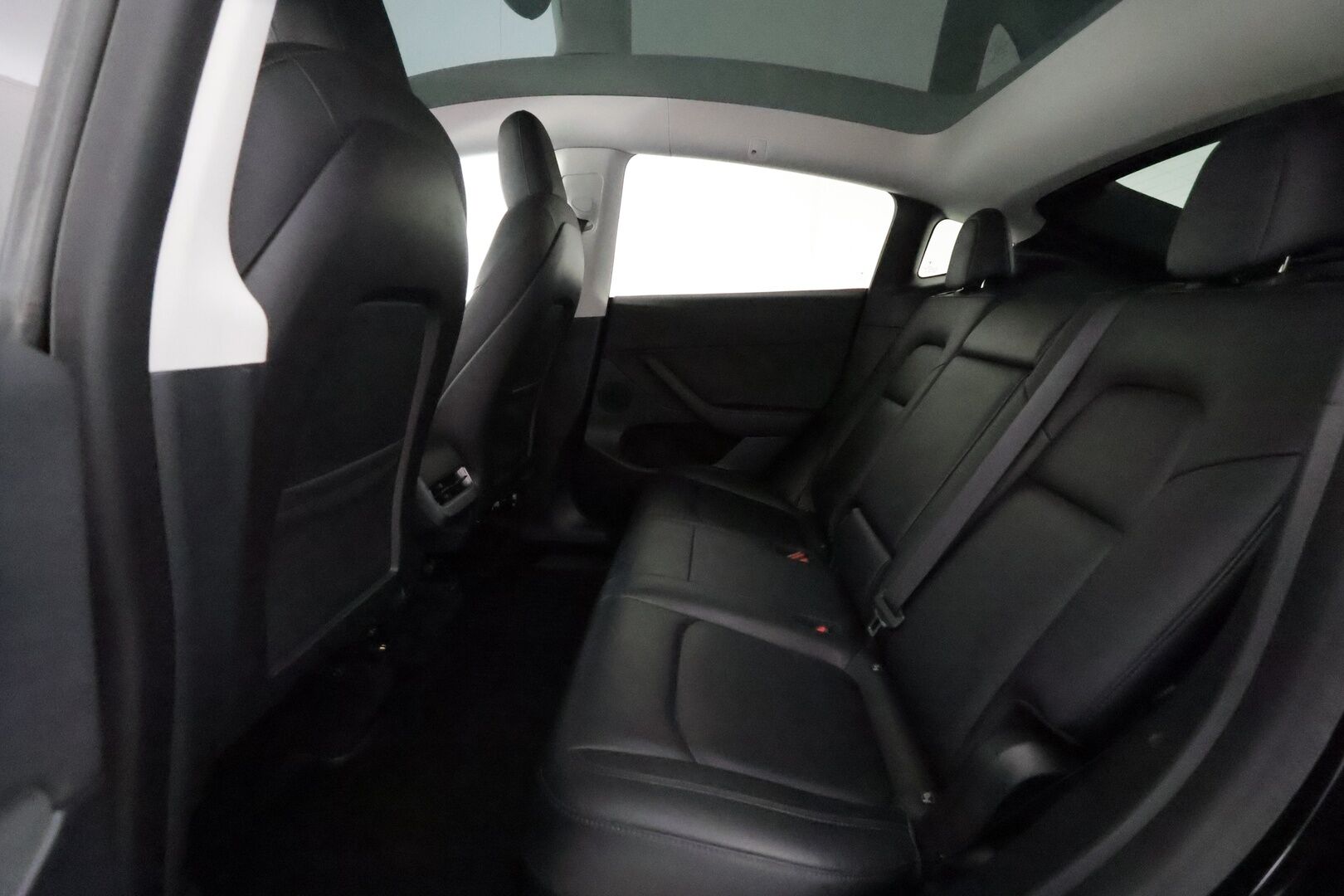 Tesla Model Y 2022 Long Range **FSD / Koukku / Lämpöpumppu / Matrix LED / Lasikatto / Premium Audio / P.kamera** - 3,99 % KORKOTARJOUS TÄHÄN AUTOON - 1-om. Suomi-auto / Kahdet renkaat vanteilla