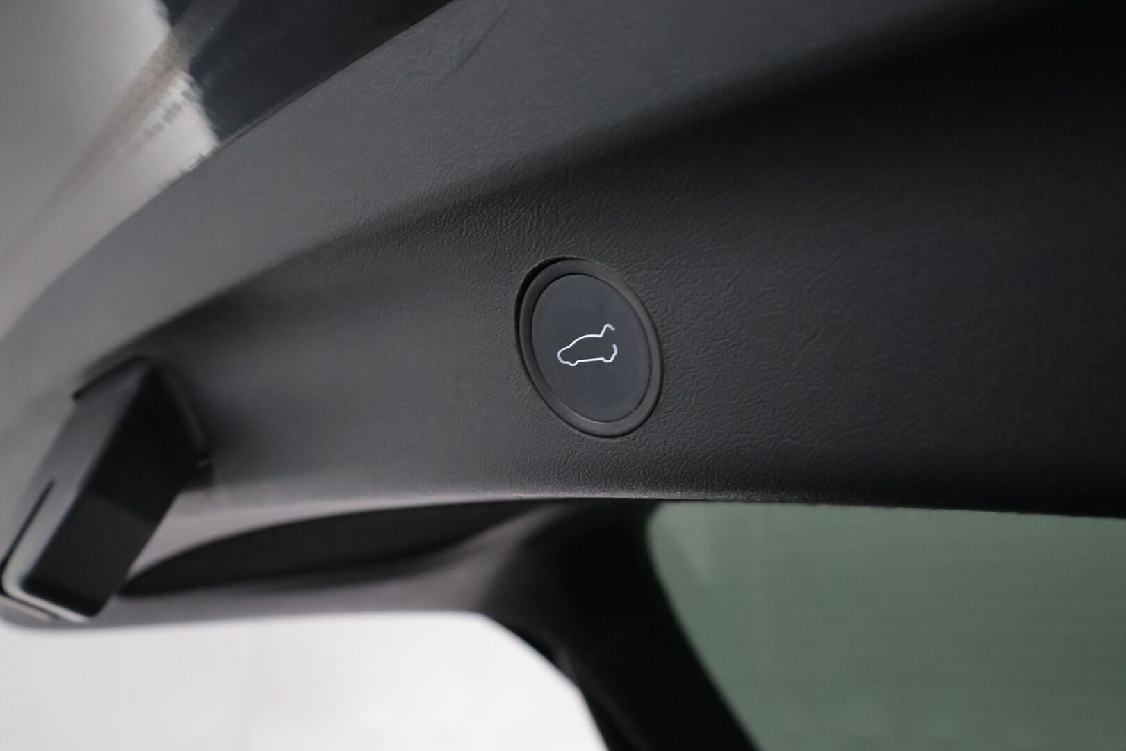 Tesla Model Y 2022 Long Range **FSD / Koukku / Lämpöpumppu / Matrix LED / Lasikatto / Premium Audio / P.kamera** - 3,99 % KORKOTARJOUS TÄHÄN AUTOON - 1-om. Suomi-auto / Kahdet renkaat vanteilla