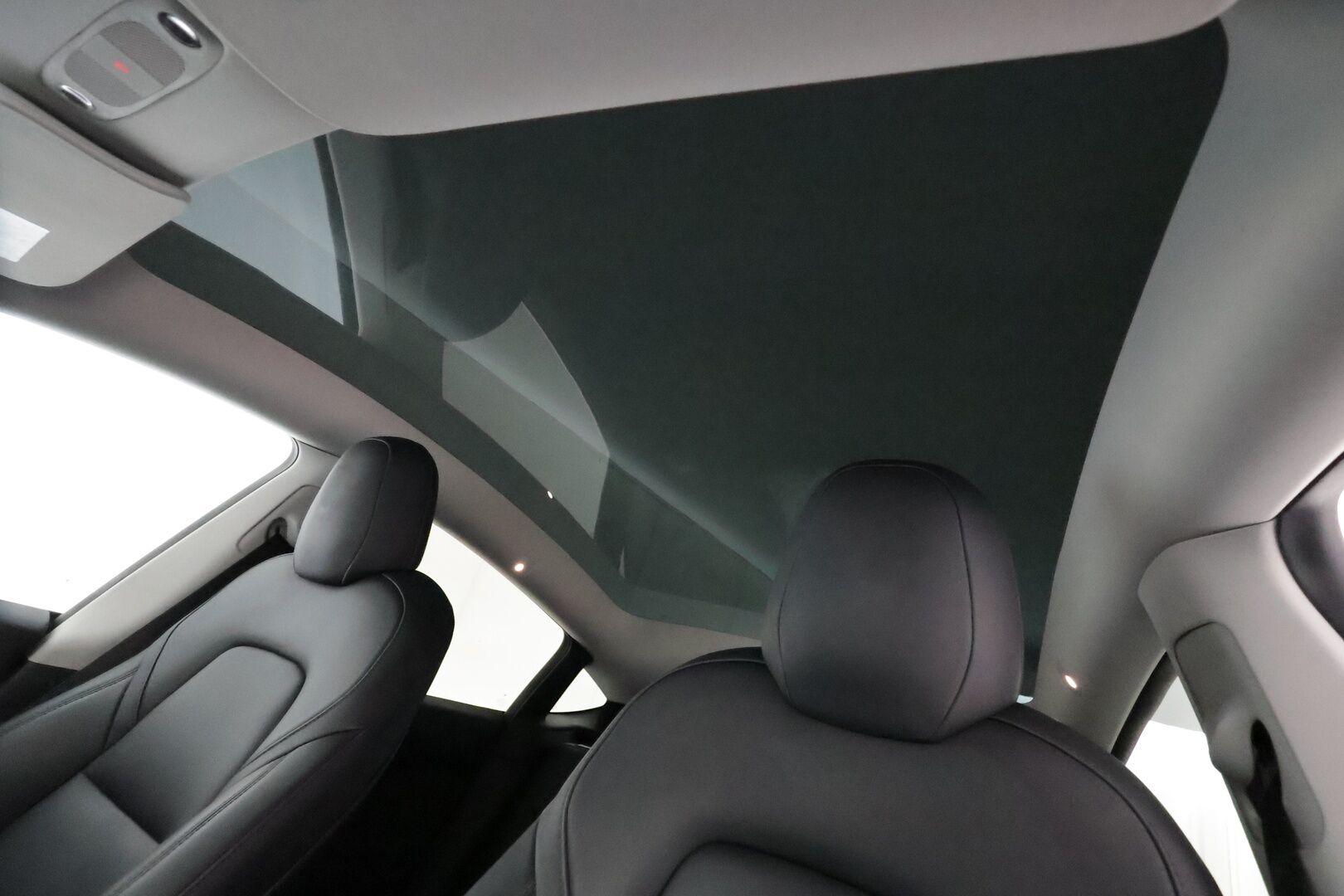 Tesla Model Y 2022 Long Range **FSD / Koukku / Lämpöpumppu / Matrix LED / Lasikatto / Premium Audio / P.kamera** - 3,99 % KORKOTARJOUS TÄHÄN AUTOON - 1-om. Suomi-auto / Kahdet renkaat vanteilla
