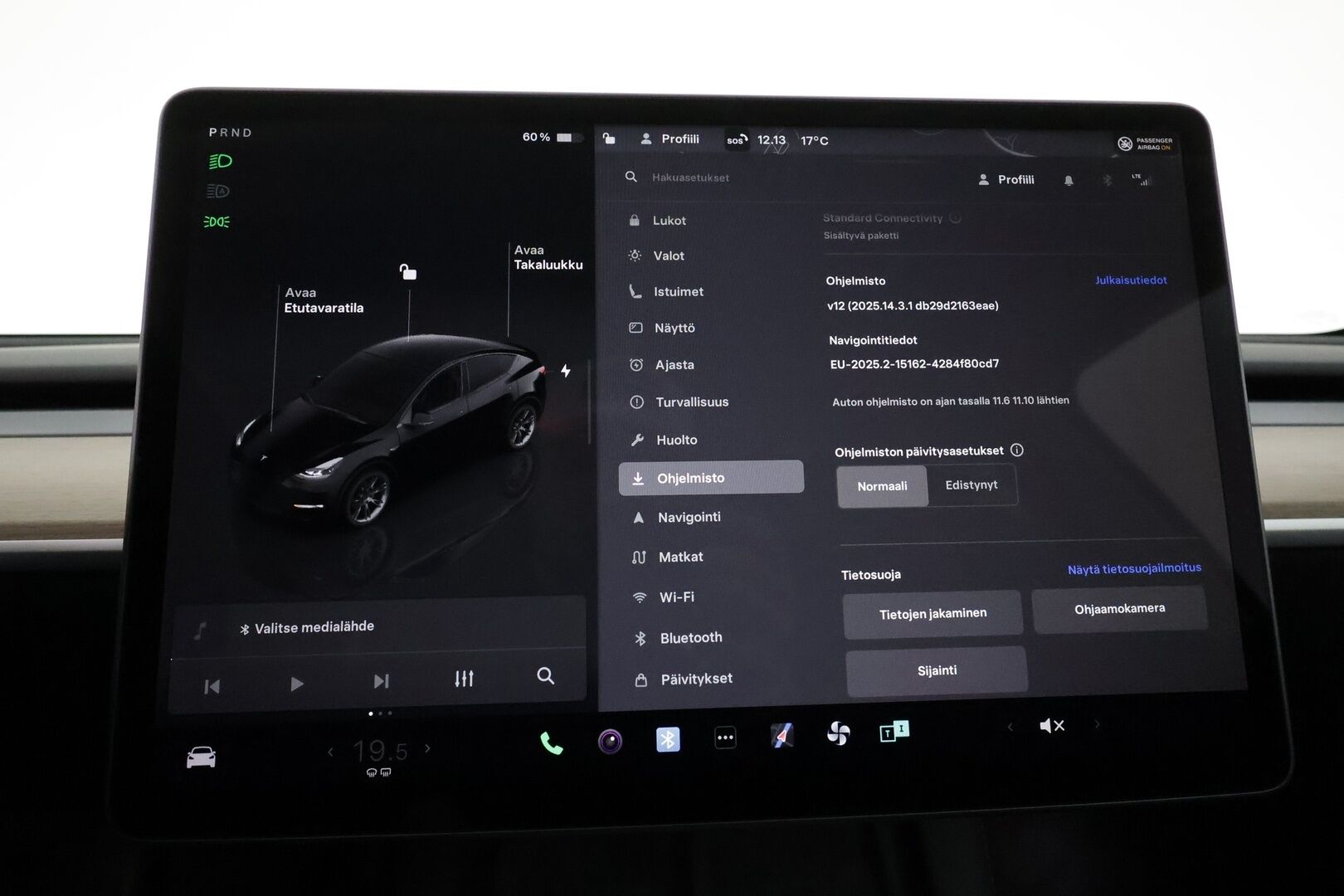 Tesla Model Y 2022 Long Range **FSD / Koukku / Lämpöpumppu / Matrix LED / Lasikatto / Premium Audio / P.kamera** - 3,99 % KORKOTARJOUS TÄHÄN AUTOON - 1-om. Suomi-auto / Kahdet renkaat vanteilla