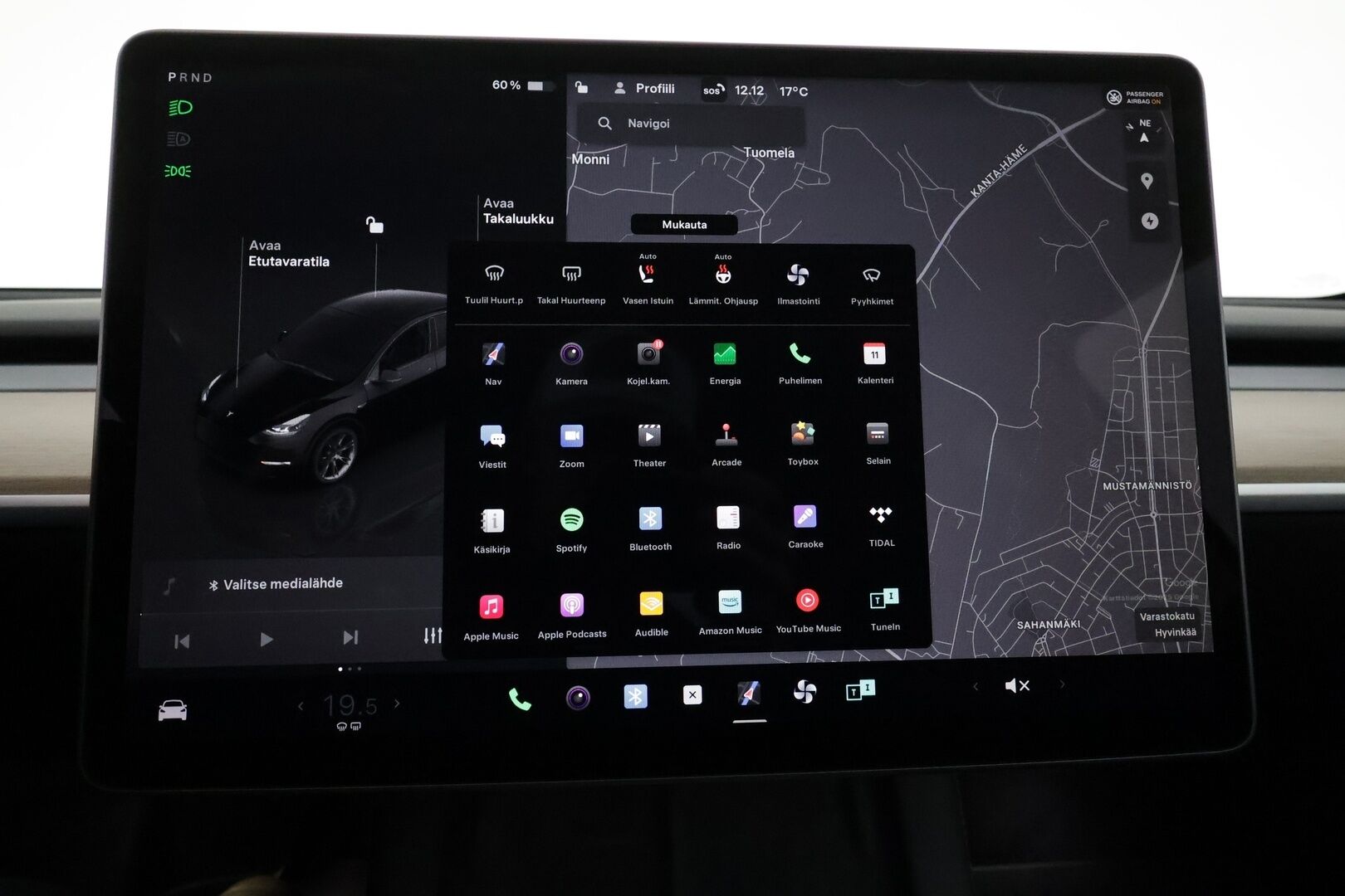 Tesla Model Y 2022 Long Range **FSD / Koukku / Lämpöpumppu / Matrix LED / Lasikatto / Premium Audio / P.kamera** - 3,99 % KORKOTARJOUS TÄHÄN AUTOON - 1-om. Suomi-auto / Kahdet renkaat vanteilla