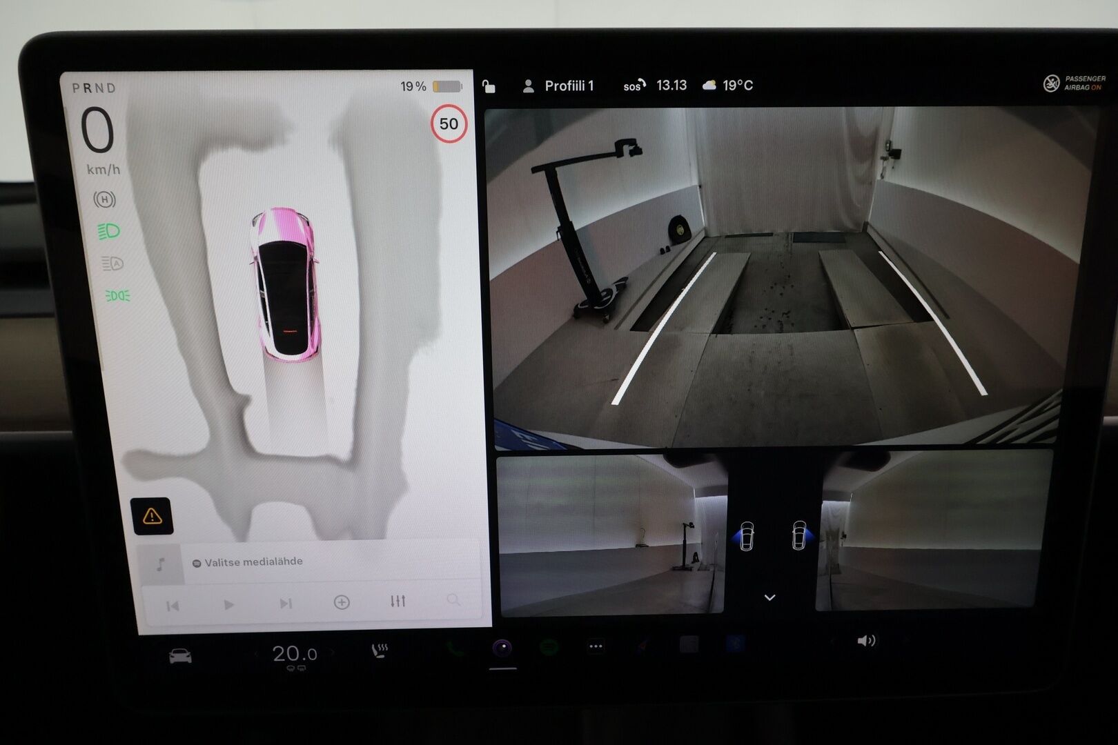 Tesla Model Y 2022 Long Range **Lämpöpumppu / Lasikatto / Matrix-LED / Adapt.Vakkari / P.Kamera / Muistipenkki / Koukku / Navi / Keyless** - 3,99 % KORKOTARJOUS TÄHÄN AUTOON - 1-om Suomi-auto / Kahdet Renkaat