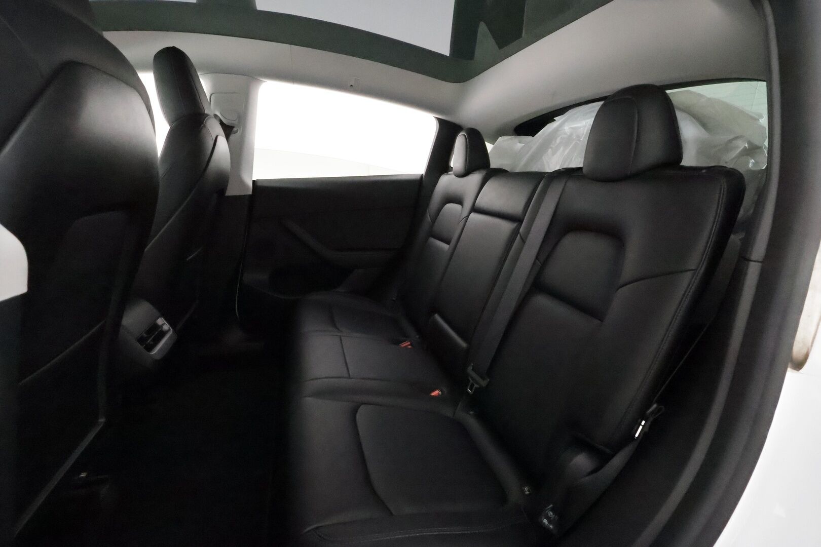 Tesla Model Y 2022 Long Range **Lämpöpumppu / Lasikatto / Matrix-LED / Adapt.Vakkari / P.Kamera / Muistipenkki / Koukku / Navi / Keyless** - 3,99 % KORKOTARJOUS TÄHÄN AUTOON - 1-om Suomi-auto / Kahdet Renkaat