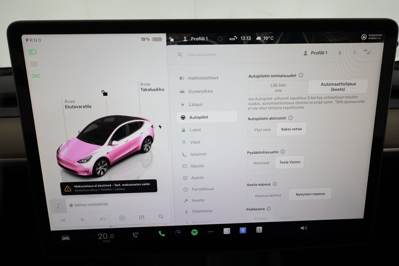 Tesla Model Y 2022 Long Range **Lämpöpumppu / Lasikatto / Matrix-LED / Adapt.Vakkari / P.Kamera / Muistipenkki / Koukku / Navi / Keyless** - 3,99 % KORKOTARJOUS TÄHÄN AUTOON - 1-om Suomi-auto / Kahdet Renkaat