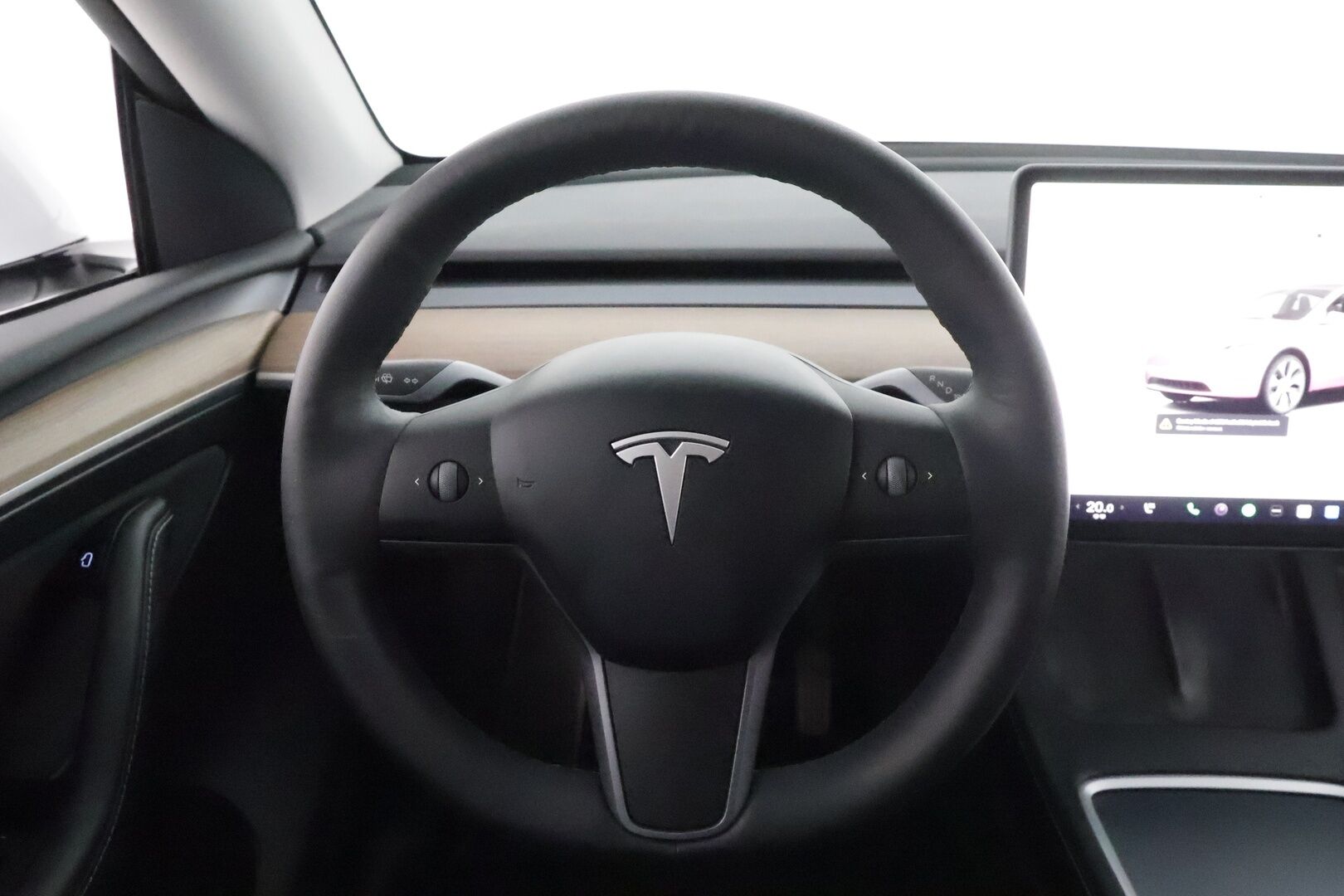 Tesla Model Y 2022 Long Range **Lämpöpumppu / Lasikatto / Matrix-LED / Adapt.Vakkari / P.Kamera / Muistipenkki / Koukku / Navi / Keyless** - 3,99 % KORKOTARJOUS TÄHÄN AUTOON - 1-om Suomi-auto / Kahdet Renkaat