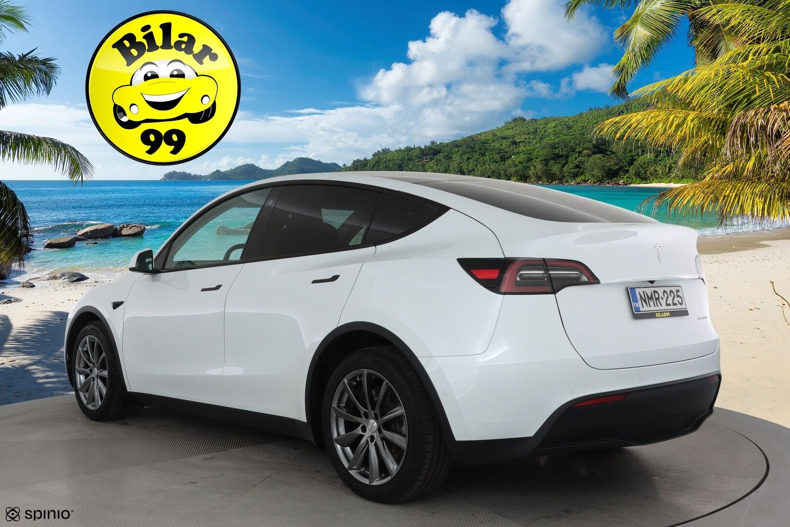 Tesla Model Y 2022 Long Range **Lämpöpumppu / Lasikatto / Matrix-LED / Adapt.Vakkari / P.Kamera / Muistipenkki / Koukku / Navi / Keyless** - 3,99 % KORKOTARJOUS TÄHÄN AUTOON - 1-om Suomi-auto / Kahdet Renkaat
