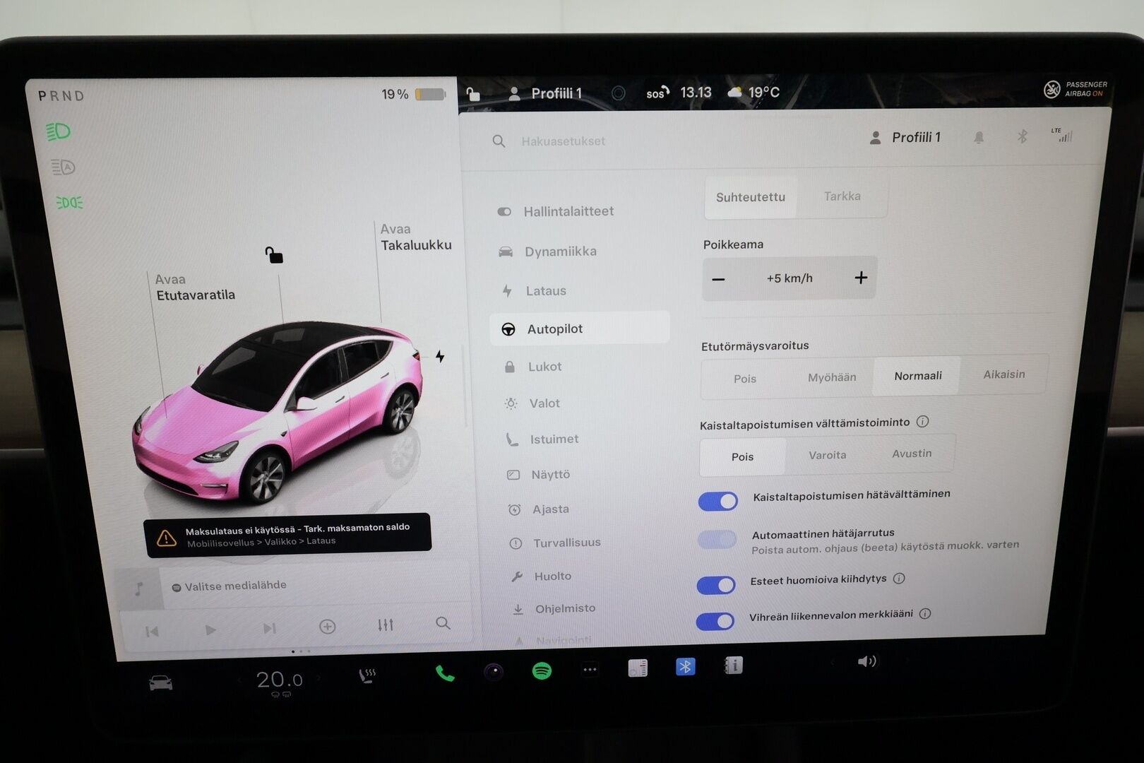 Tesla Model Y 2022 Long Range **Lämpöpumppu / Lasikatto / Matrix-LED / Adapt.Vakkari / P.Kamera / Muistipenkki / Koukku / Navi / Keyless** - 3,99 % KORKOTARJOUS TÄHÄN AUTOON - 1-om Suomi-auto / Kahdet Renkaat