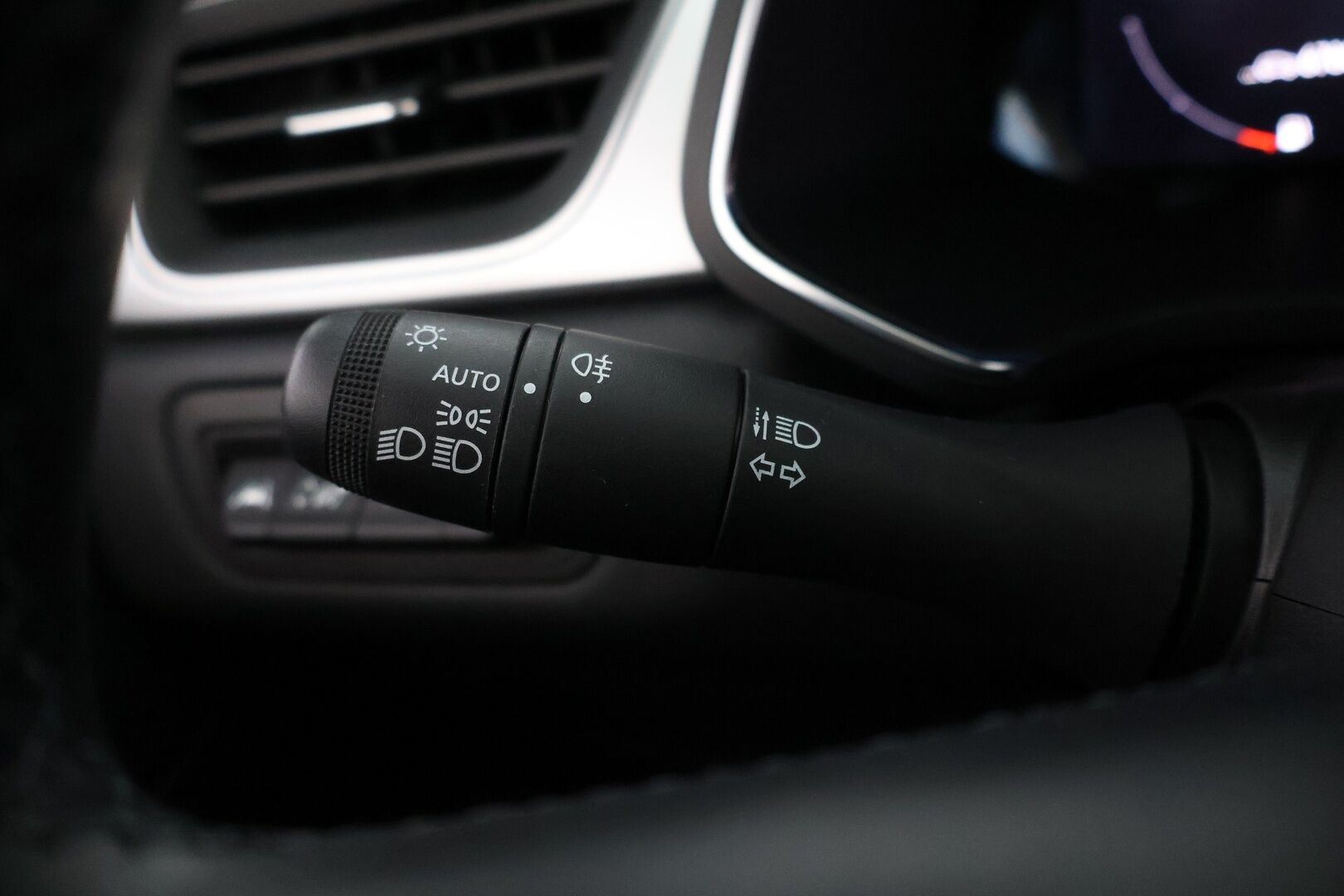 Renault Captur 2022 E-TECH Plug-in hybrid Intens - Suomiauto | Vakkari | Adapt.LED | 360-Kamera | Navi | Lohko&Sisäpistoke | Ratinlämmitys | Huippuvarusteet!
