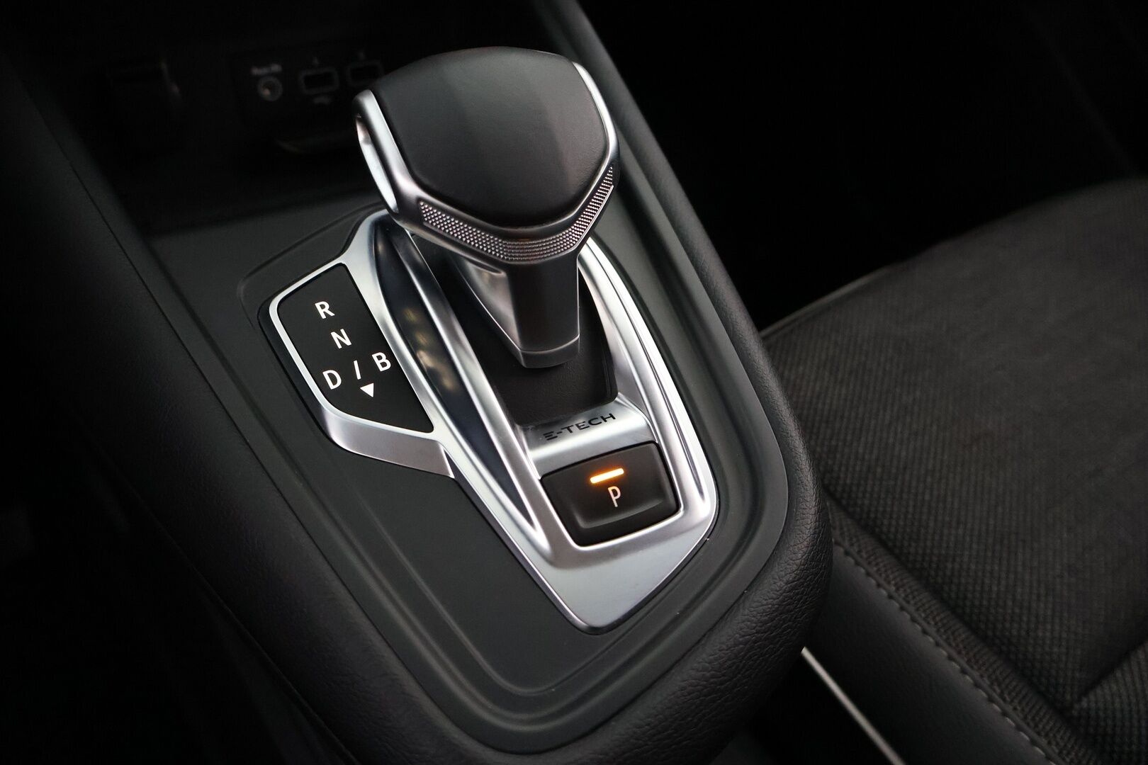 Renault Captur 2022 E-TECH Plug-in hybrid Intens - Suomiauto | Vakkari | Adapt.LED | 360-Kamera | Navi | Lohko&Sisäpistoke | Ratinlämmitys | Huippuvarusteet!