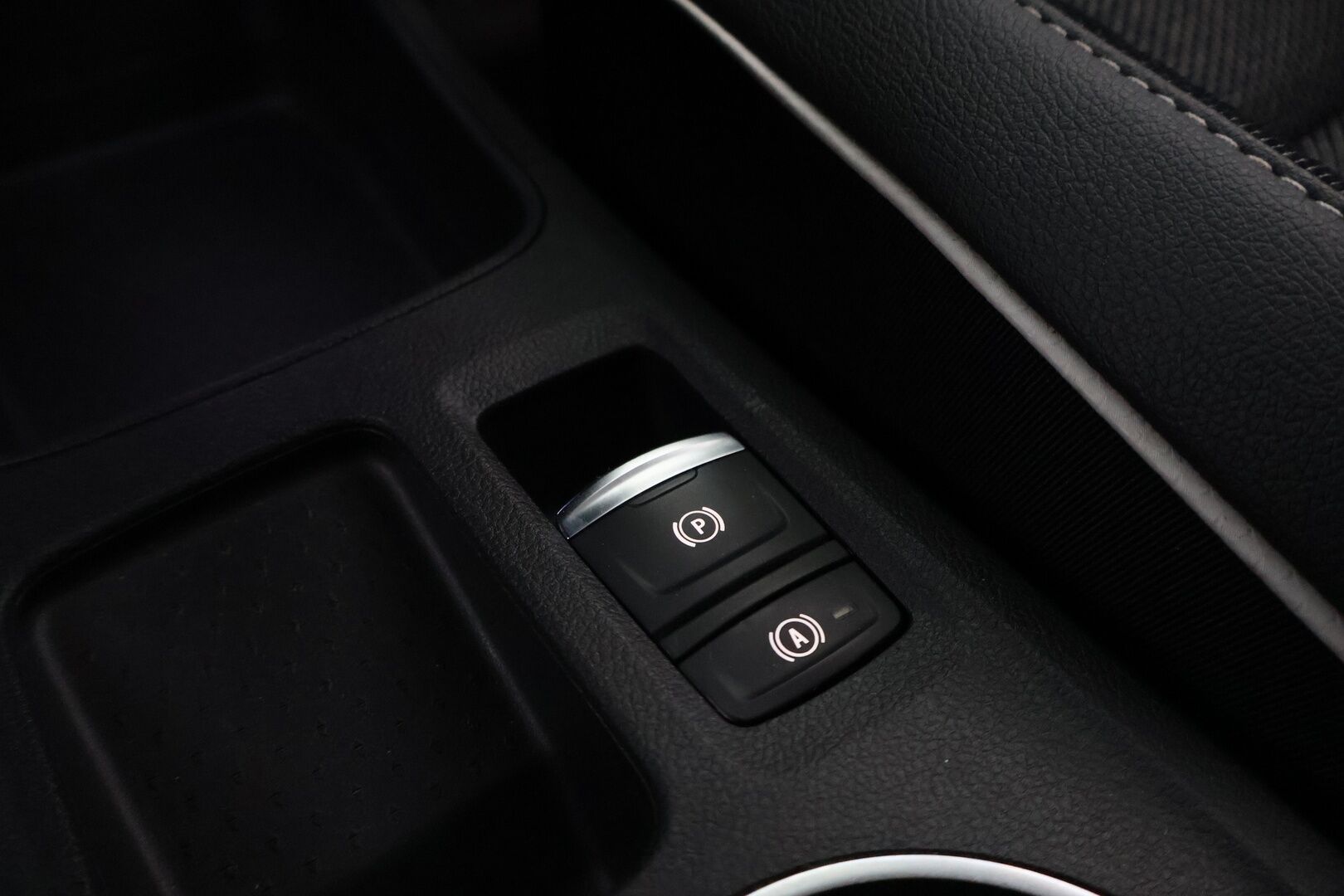 Renault Captur 2022 E-TECH Plug-in hybrid Intens - Suomiauto | Vakkari | Adapt.LED | 360-Kamera | Navi | Lohko&Sisäpistoke | Ratinlämmitys | Huippuvarusteet!