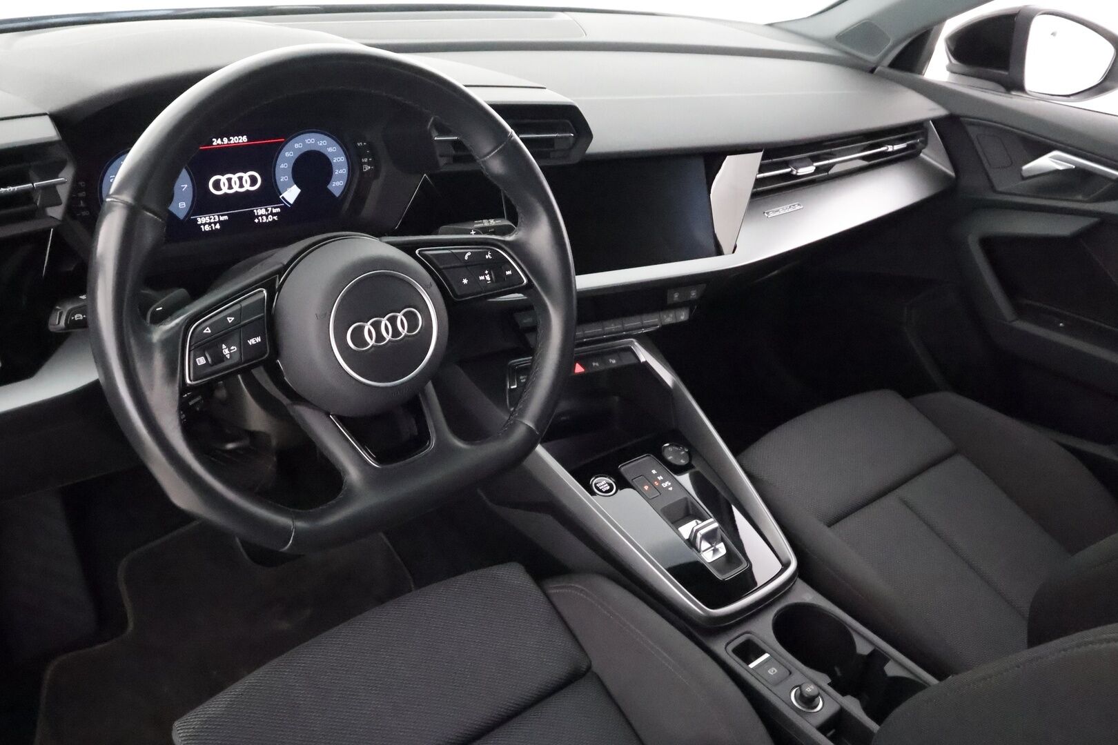 Audi A3 2022 Sportback Business Advanced 40 TFSI 140kW quattro S tronic - | Webasto | ACC | LED | P.Tutkat | Sporttipenkit | Kaistavahti | Digimittaristo | Apple&Android | Merkkihuollot | Kahdet renkaat | Suomi-auto |