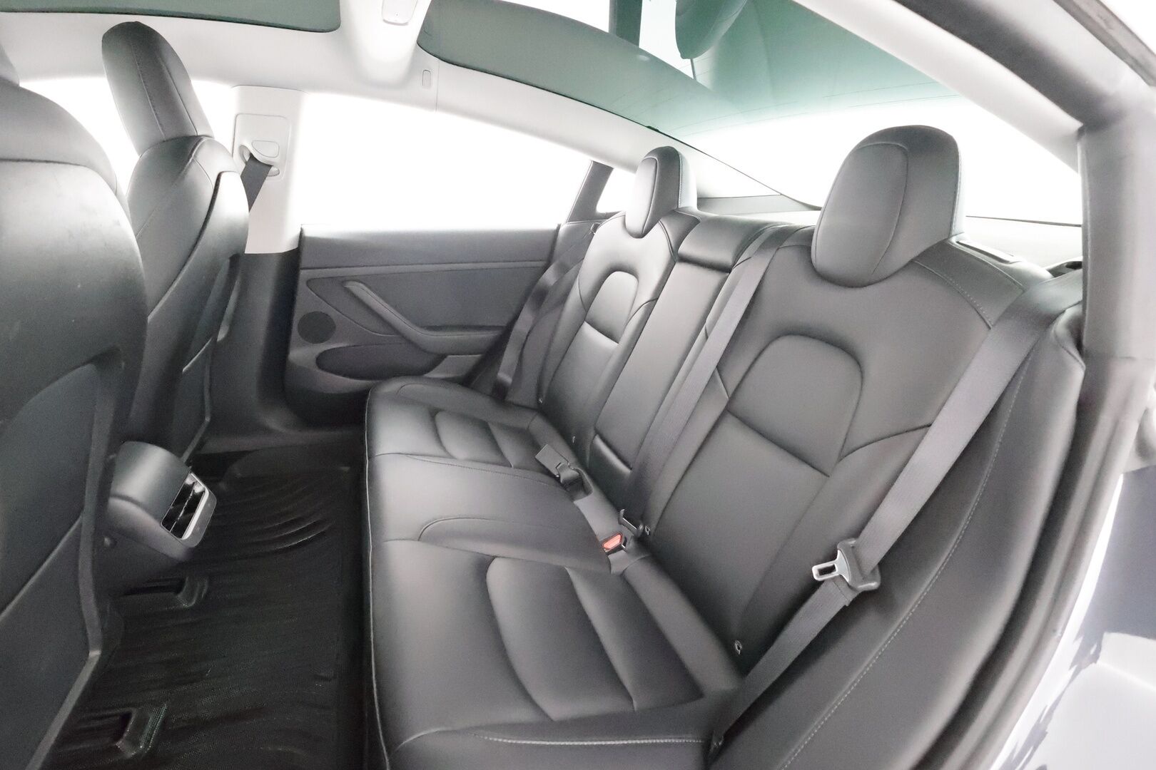 Tesla Model 3 2022 RWD * ILP / ACC / Lasikatto / Premium Speakers / P.Kamera / Matrix-LED / Muistipenkki / Kaistavahti * - Suomi-auto / Akku kuntotarkastettu / 2x Latauskaapelit / Kahdet renkaat aluvanteilla