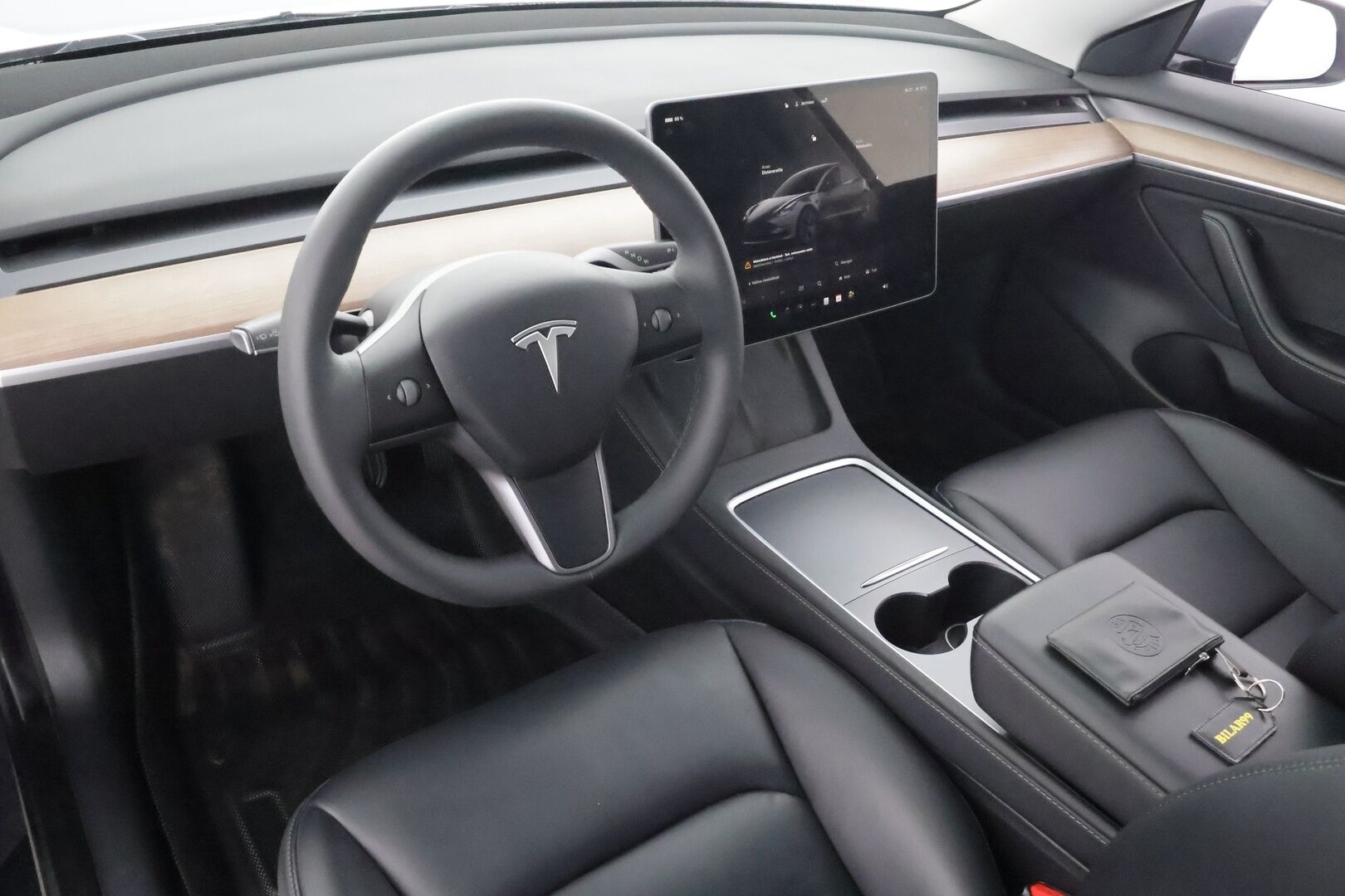 Tesla Model 3 2022 RWD * ILP / ACC / Lasikatto / Premium Speakers / P.Kamera / Matrix-LED / Muistipenkki / Kaistavahti * - Suomi-auto / Akku kuntotarkastettu / 2x Latauskaapelit / Kahdet renkaat aluvanteilla