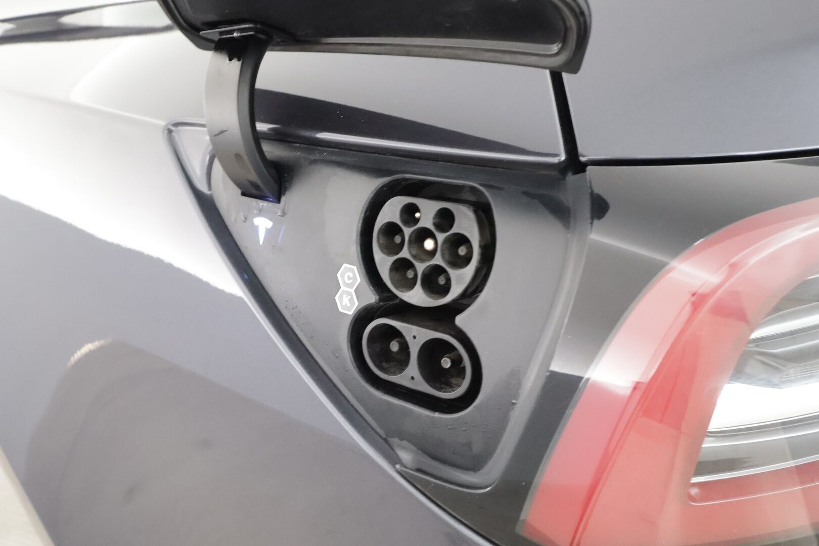 Tesla Model 3 2022 RWD * ILP / ACC / Lasikatto / Premium Speakers / P.Kamera / Matrix-LED / Muistipenkki / Kaistavahti * - Suomi-auto / Akku kuntotarkastettu / 2x Latauskaapelit / Kahdet renkaat aluvanteilla