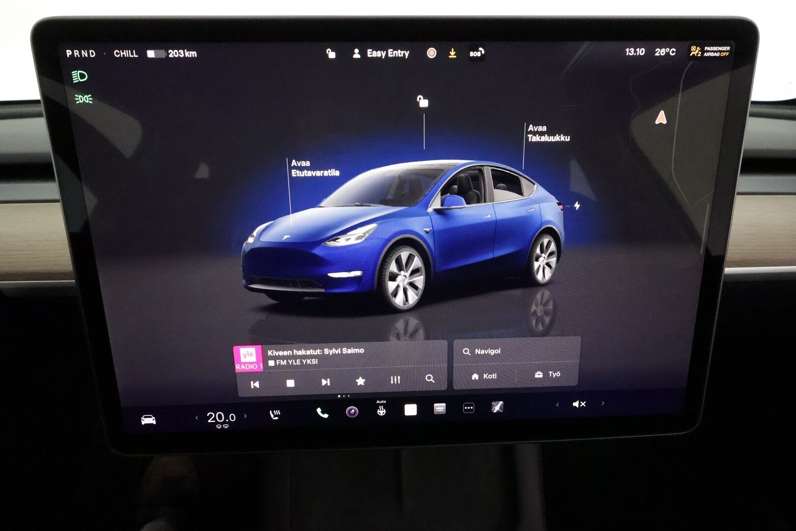Tesla Model Y 2022 Long Range **Lämpöpumppu / Lasikatto / Matrix-LED / Adapt.Vakkari / P.Kamera / Muistipenkki / Navi / Keyless** - 3,99 % KORKOTARJOUS TÄHÄN AUTOON - 1-om Suomi-auto / 2x Latauskaapelit / Kahdet Renkaat