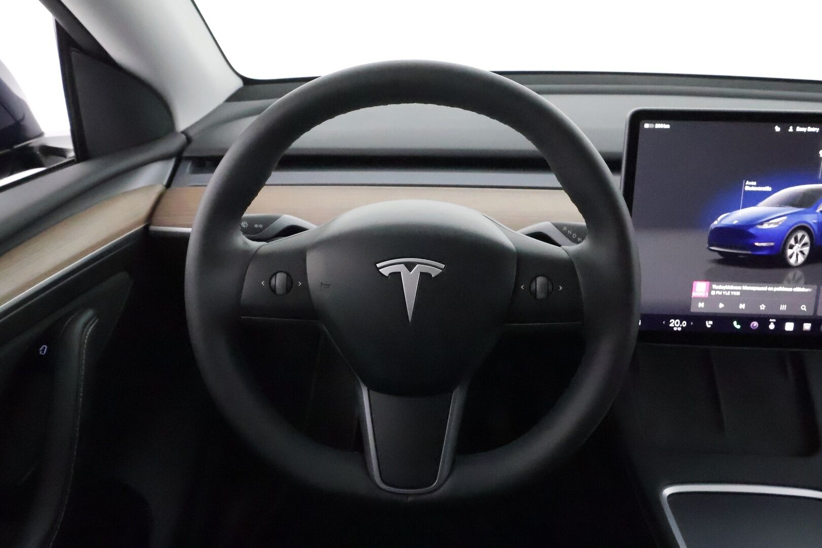 Tesla Model Y 2022 Long Range **Lämpöpumppu / Lasikatto / Matrix-LED / Adapt.Vakkari / P.Kamera / Muistipenkki / Navi / Keyless** - 3,99 % KORKOTARJOUS TÄHÄN AUTOON - 1-om Suomi-auto / 2x Latauskaapelit / Kahdet Renkaat