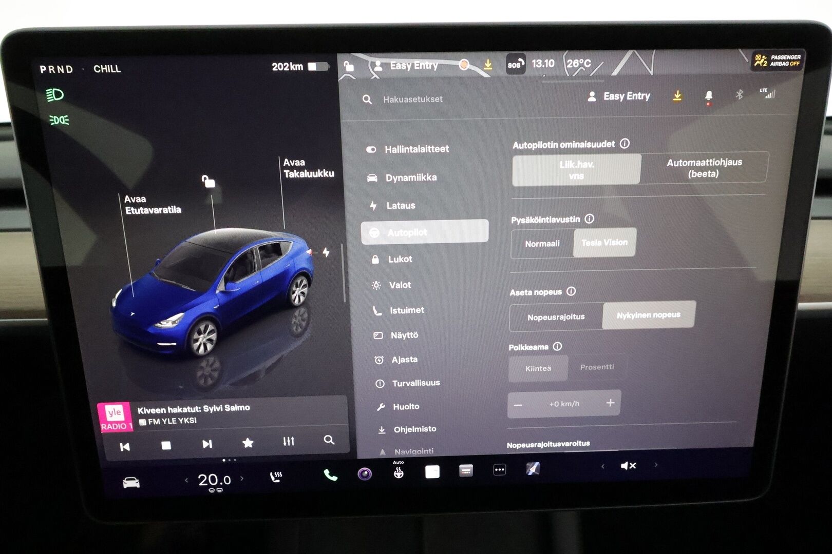 Tesla Model Y 2022 Long Range **Lämpöpumppu / Lasikatto / Matrix-LED / Adapt.Vakkari / P.Kamera / Muistipenkki / Navi / Keyless** - 3,99 % KORKOTARJOUS TÄHÄN AUTOON - 1-om Suomi-auto / 2x Latauskaapelit / Kahdet Renkaat
