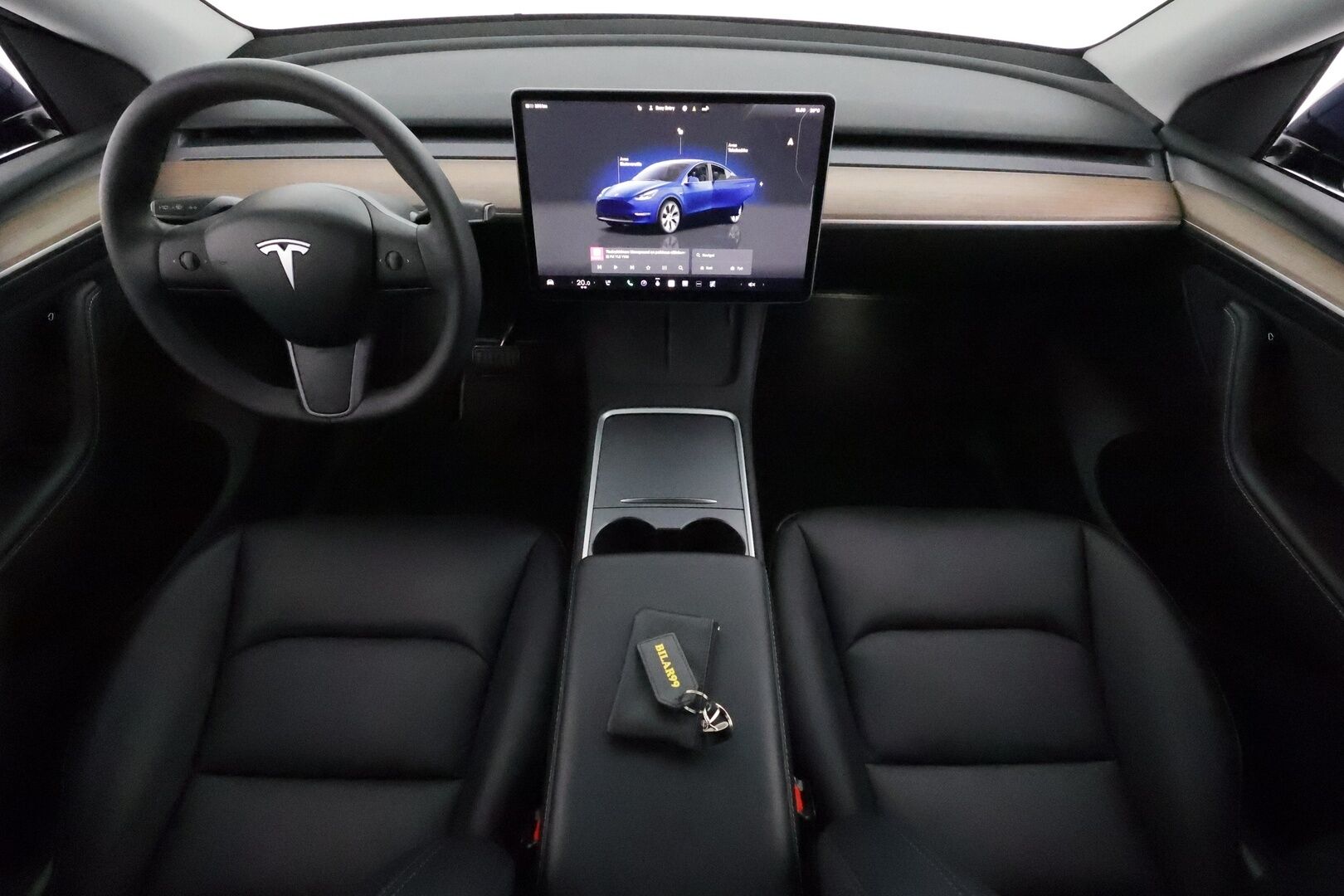 Tesla Model Y 2022 Long Range **Lämpöpumppu / Lasikatto / Matrix-LED / Adapt.Vakkari / P.Kamera / Muistipenkki / Navi / Keyless** - 3,99 % KORKOTARJOUS TÄHÄN AUTOON - 1-om Suomi-auto / 2x Latauskaapelit / Kahdet Renkaat