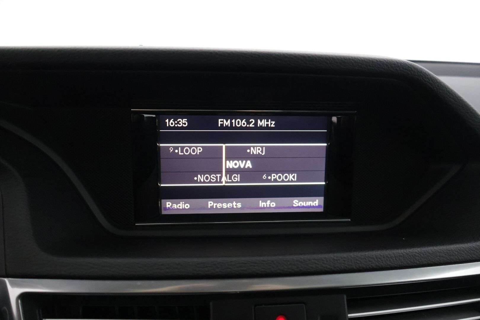 Mercedes-Benz E 2010 200 CGI BE T A Avantgarde * YritysOutlet - Myydään vain yrityksille / Kattoikkuna / Sähkökontti / Nahka-alcantarat / Vakkari * - Tämä auto myydään YritysOutlet -valikoimasta vain yritykselle / Kahdet renkaat alumiinivanteilla! 