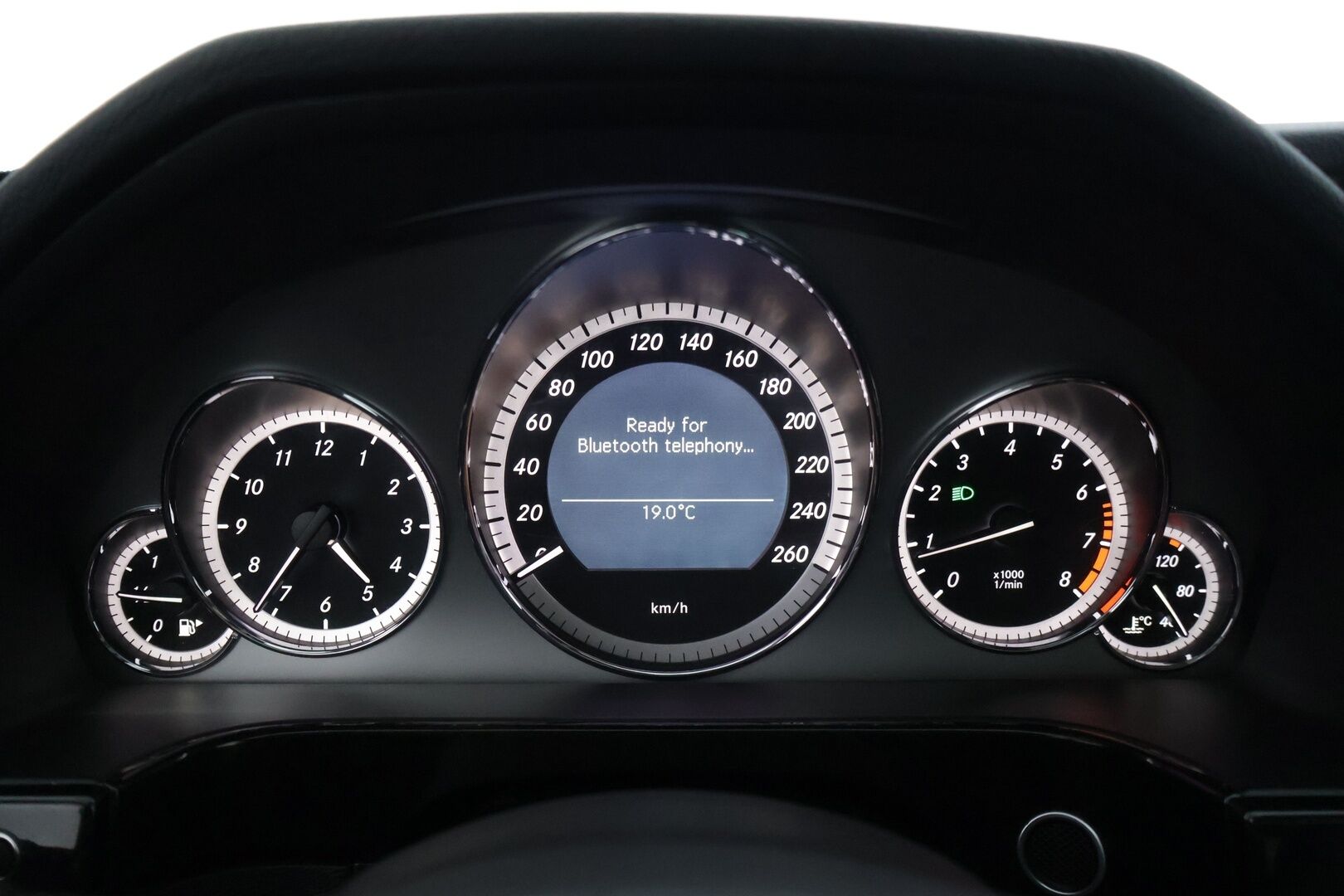 Mercedes-Benz E 2010 200 CGI BE T A Avantgarde * YritysOutlet - Myydään vain yrityksille / Kattoikkuna / Sähkökontti / Nahka-alcantarat / Vakkari * - Tämä auto myydään YritysOutlet -valikoimasta vain yritykselle / Kahdet renkaat alumiinivanteilla! 