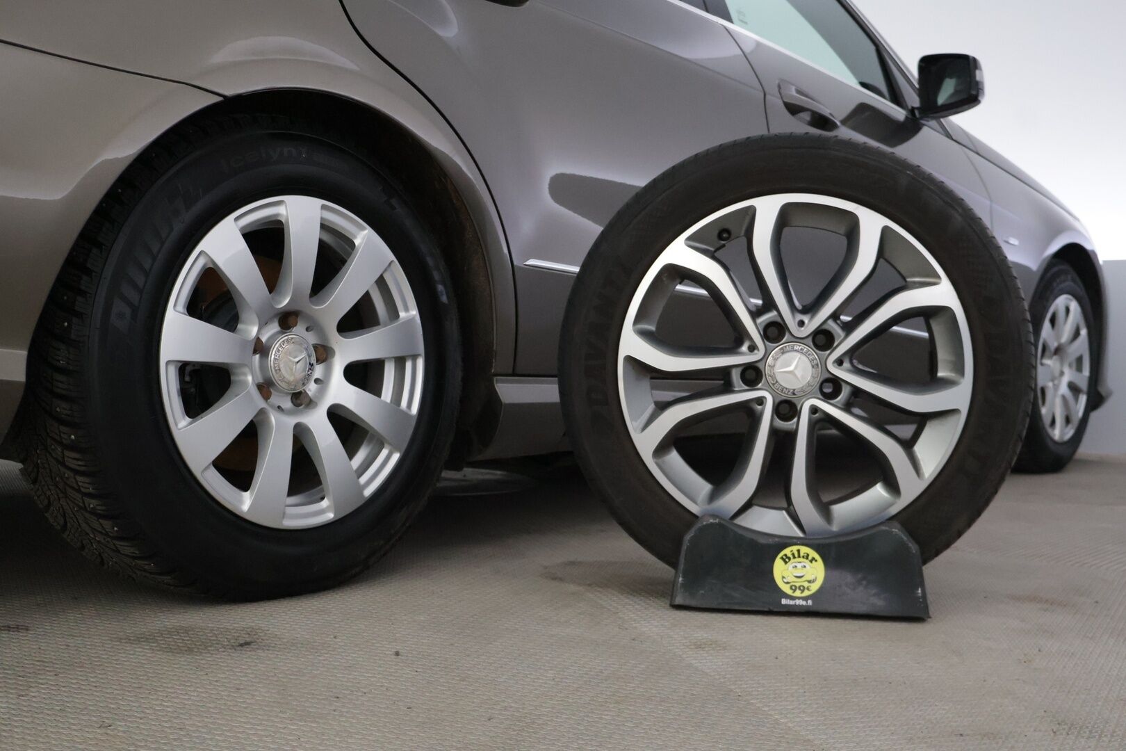 Mercedes-Benz E 2010 200 CGI BE T A Avantgarde * YritysOutlet - Myydään vain yrityksille / Kattoikkuna / Sähkökontti / Nahka-alcantarat / Vakkari * - Tämä auto myydään YritysOutlet -valikoimasta vain yritykselle / Kahdet renkaat alumiinivanteilla! 