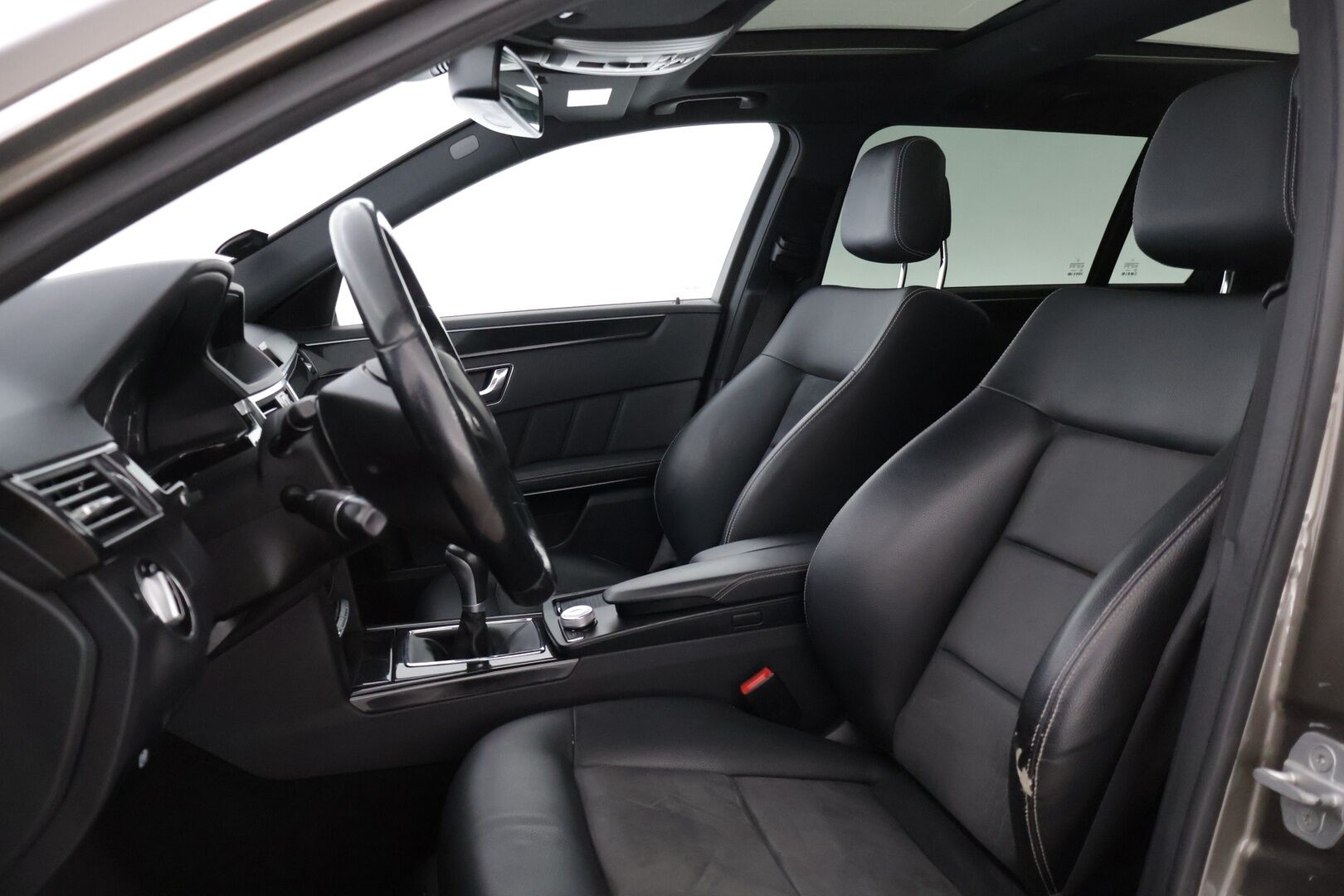 Mercedes-Benz E 2010 200 CGI BE T A Avantgarde * YritysOutlet - Myydään vain yrityksille / Kattoikkuna / Sähkökontti / Nahka-alcantarat / Vakkari * - Tämä auto myydään YritysOutlet -valikoimasta vain yritykselle / Kahdet renkaat alumiinivanteilla! 