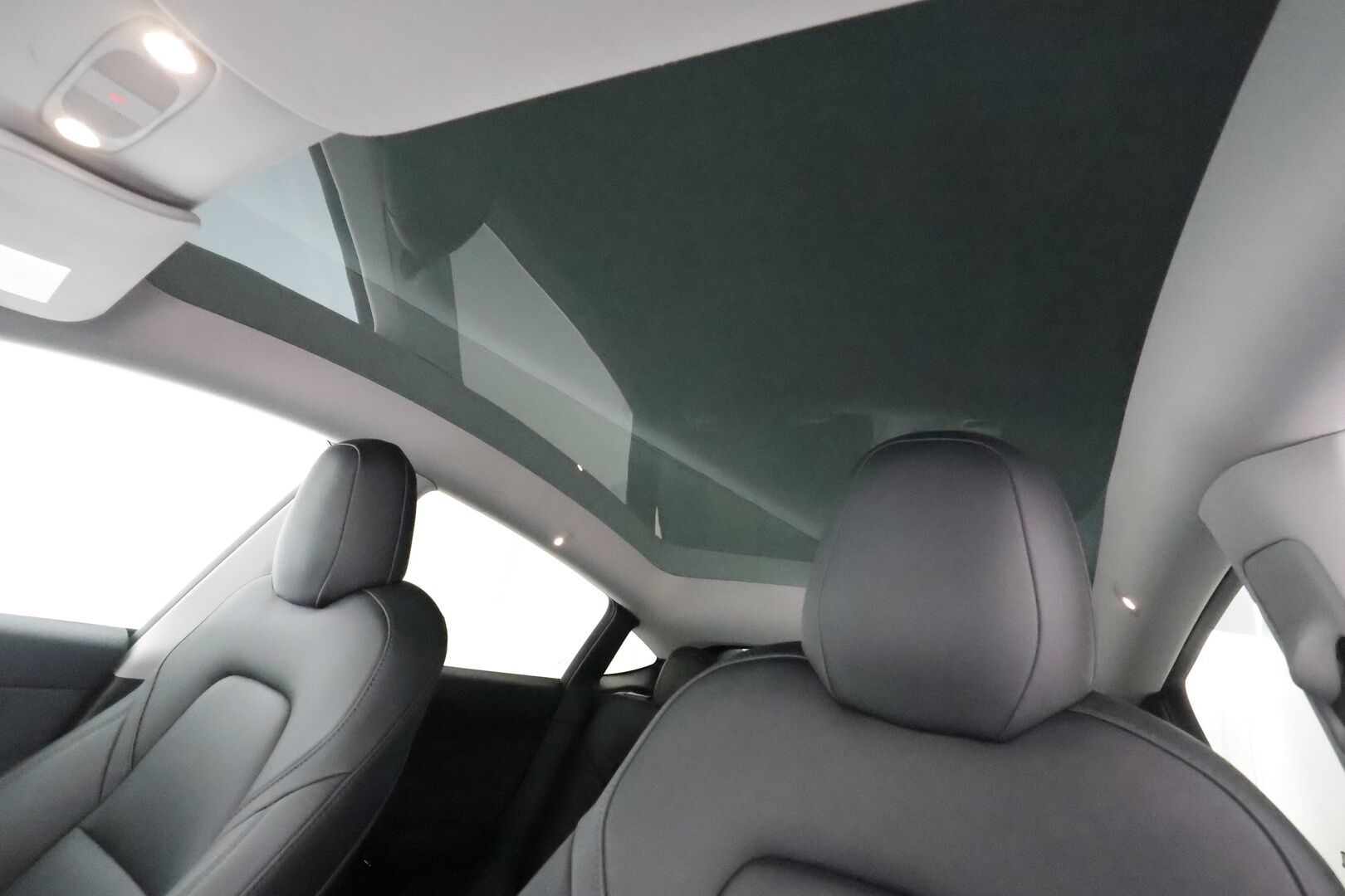 Tesla Model Y 2022 Long Range ** 1-Om Suomi auto / Adapt.vakkari / Lasikatto / Premium audio / Matrix LED / Sähköpenkit / P.kamera - 3,99 % KORKOTARJOUS TÄHÄN AUTOON - Nahkaverhoilu / Kahdet renkaat