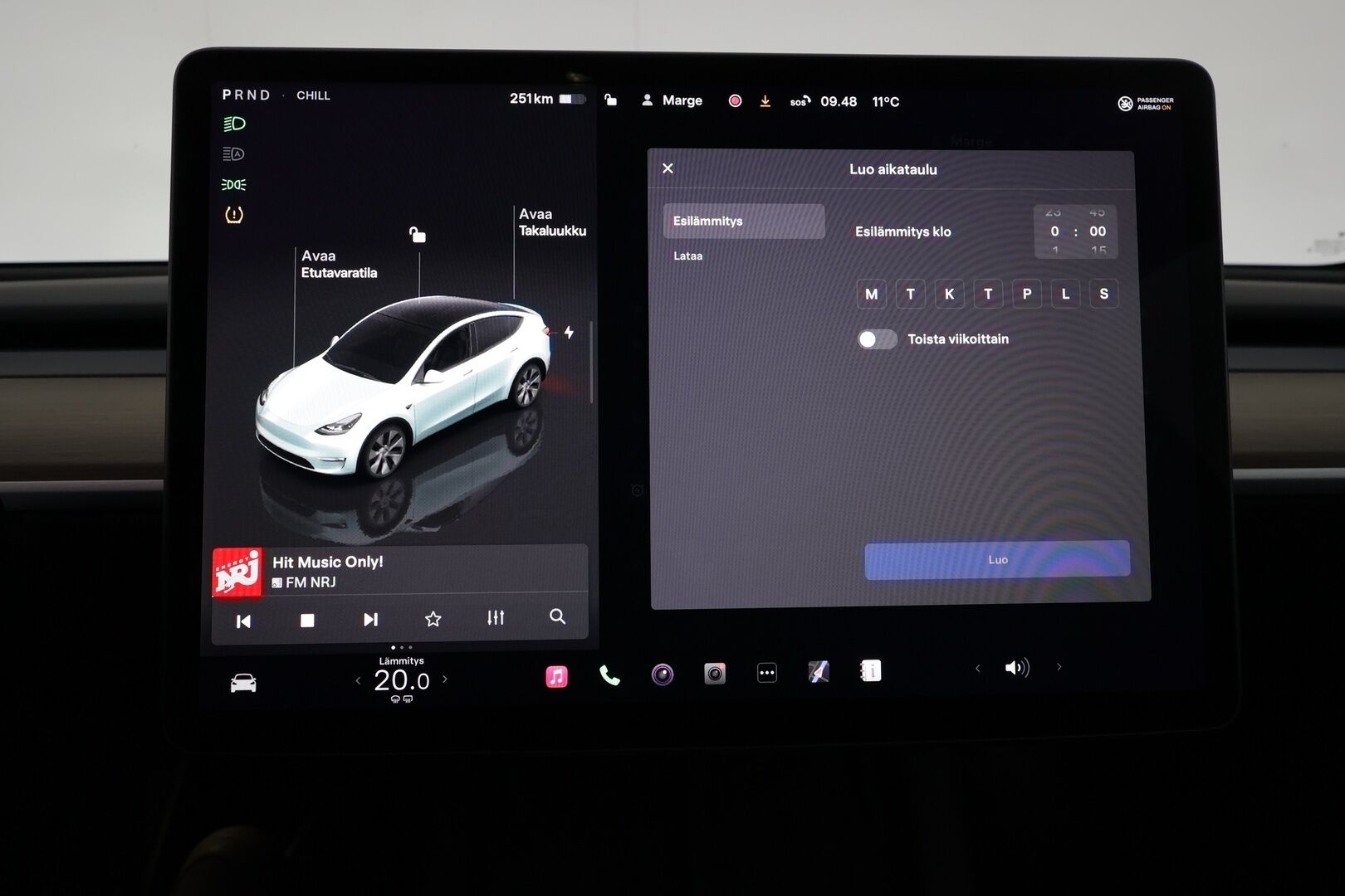 Tesla Model Y 2022 Long Range ** 1-Om Suomi auto / Adapt.vakkari / Lasikatto / Premium audio / Matrix LED / Sähköpenkit / P.kamera - 3,99 % KORKOTARJOUS TÄHÄN AUTOON - Nahkaverhoilu / Kahdet renkaat