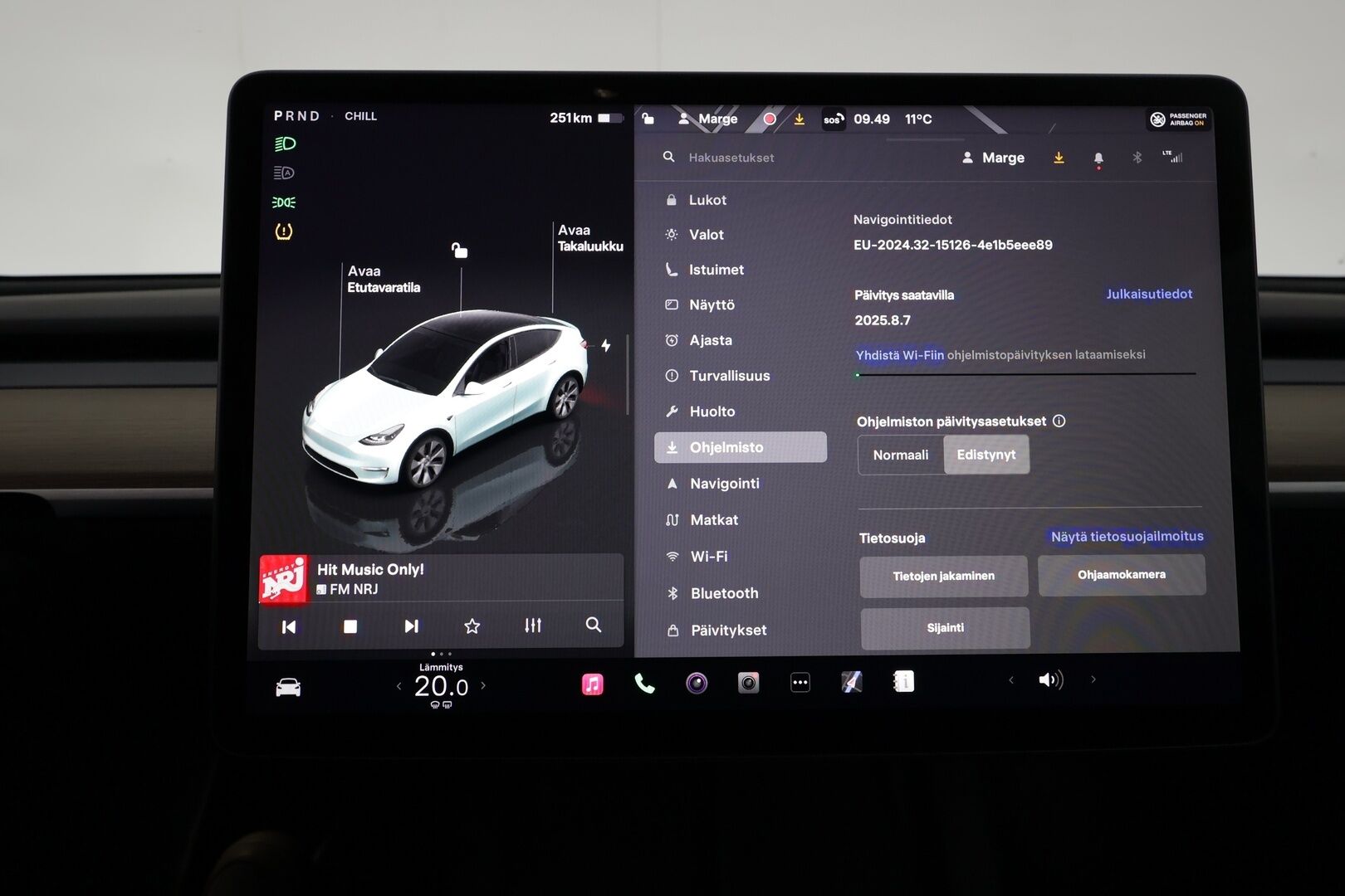 Tesla Model Y 2022 Long Range ** 1-Om Suomi auto / Adapt.vakkari / Lasikatto / Premium audio / Matrix LED / Sähköpenkit / P.kamera - 3,99 % KORKOTARJOUS TÄHÄN AUTOON - Nahkaverhoilu / Kahdet renkaat