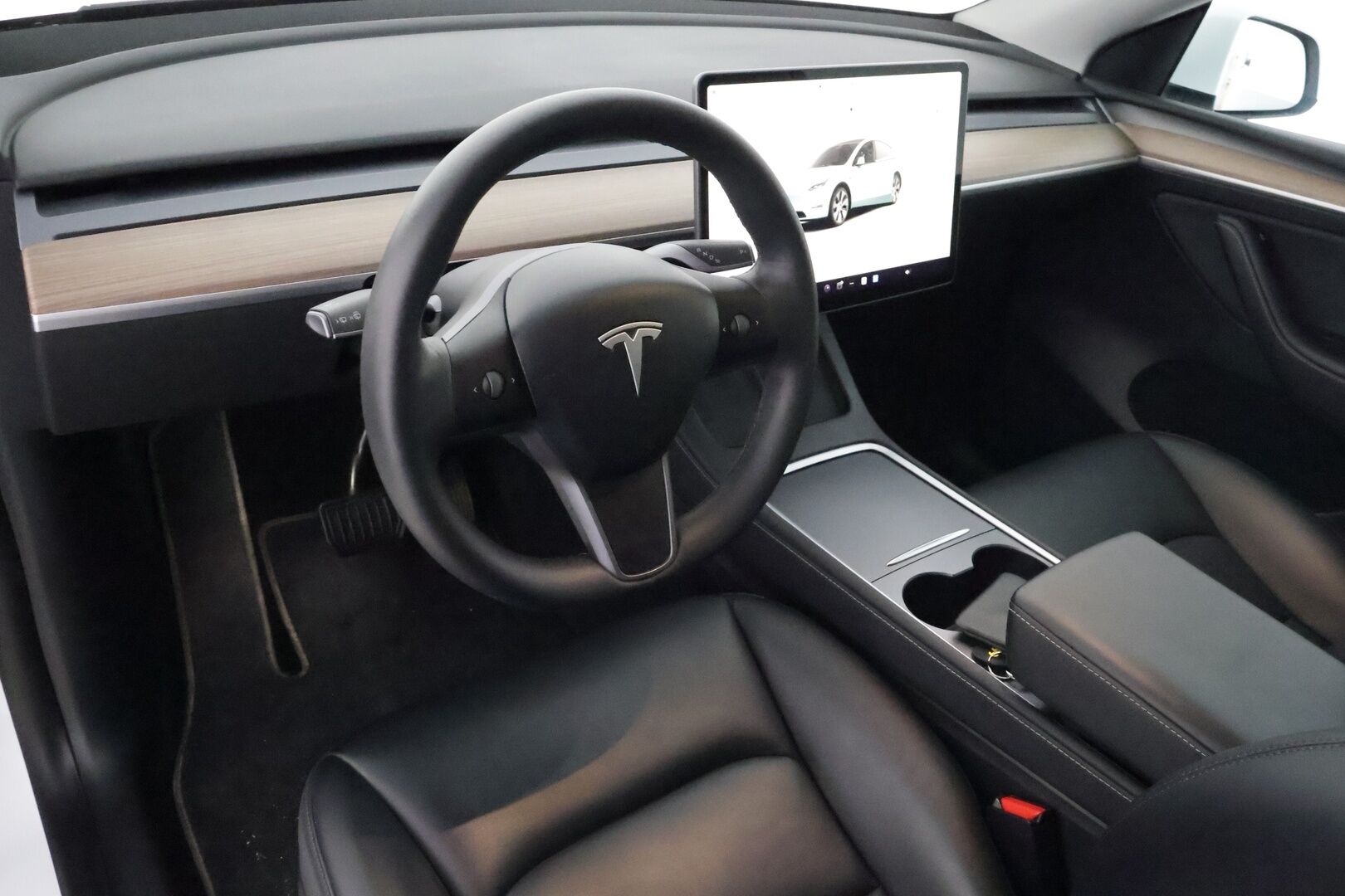 Tesla Model Y 2022 Long Range ** 1-Om Suomi auto / Adapt.vakkari / Lasikatto / Premium audio / Matrix LED / Sähköpenkit / P.kamera - 3,99 % KORKOTARJOUS TÄHÄN AUTOON - Nahkaverhoilu / Kahdet renkaat