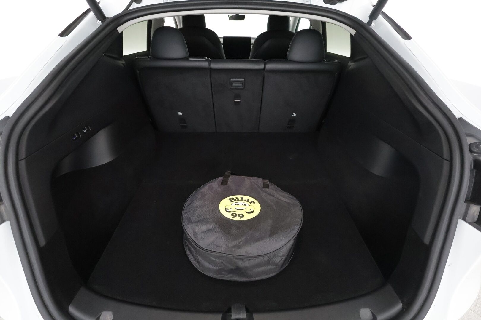 Tesla Model Y 2022 Long Range ** 1-Om Suomi auto / Adapt.vakkari / Lasikatto / Premium audio / Matrix LED / Sähköpenkit / P.kamera - 3,99 % KORKOTARJOUS TÄHÄN AUTOON - Nahkaverhoilu / Kahdet renkaat