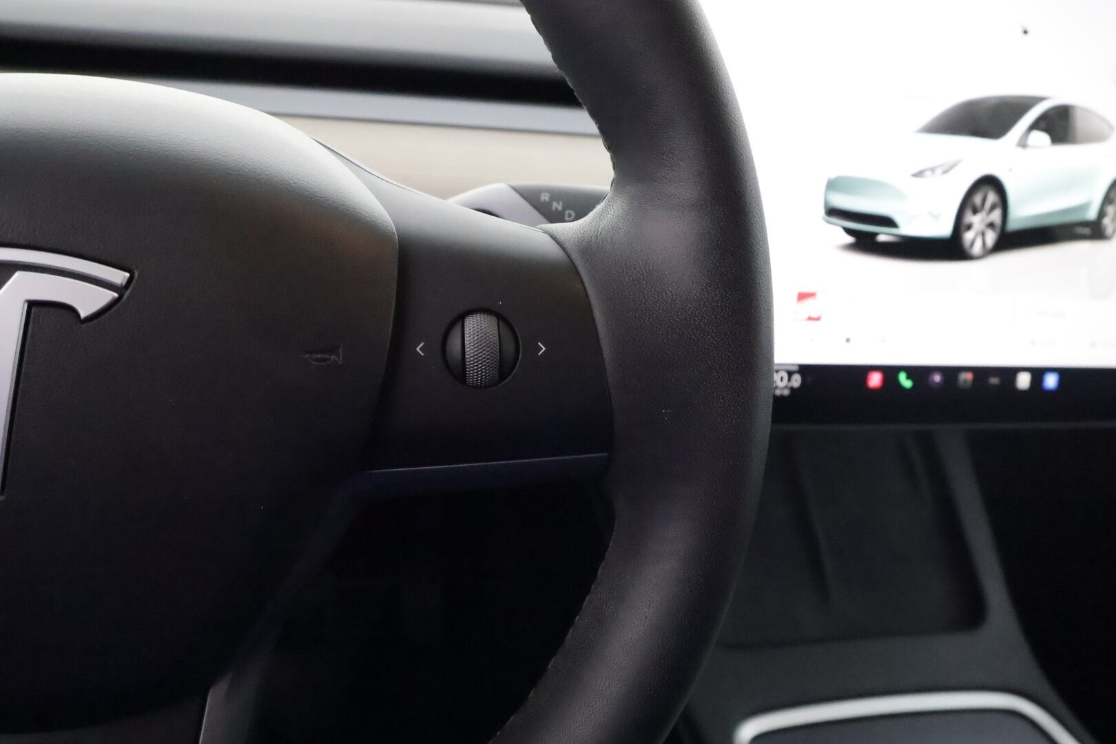Tesla Model Y 2022 Long Range ** 1-Om Suomi auto / Adapt.vakkari / Lasikatto / Premium audio / Matrix LED / Sähköpenkit / P.kamera - 3,99 % KORKOTARJOUS TÄHÄN AUTOON - Nahkaverhoilu / Kahdet renkaat