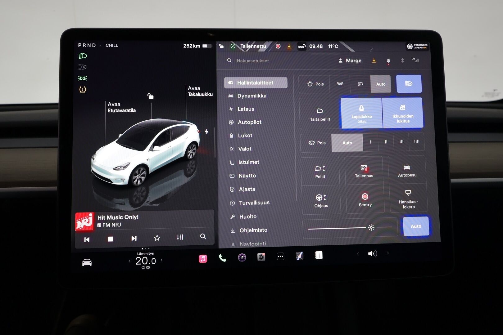 Tesla Model Y 2022 Long Range ** 1-Om Suomi auto / Adapt.vakkari / Lasikatto / Premium audio / Matrix LED / Sähköpenkit / P.kamera - 3,99 % KORKOTARJOUS TÄHÄN AUTOON - Nahkaverhoilu / Kahdet renkaat