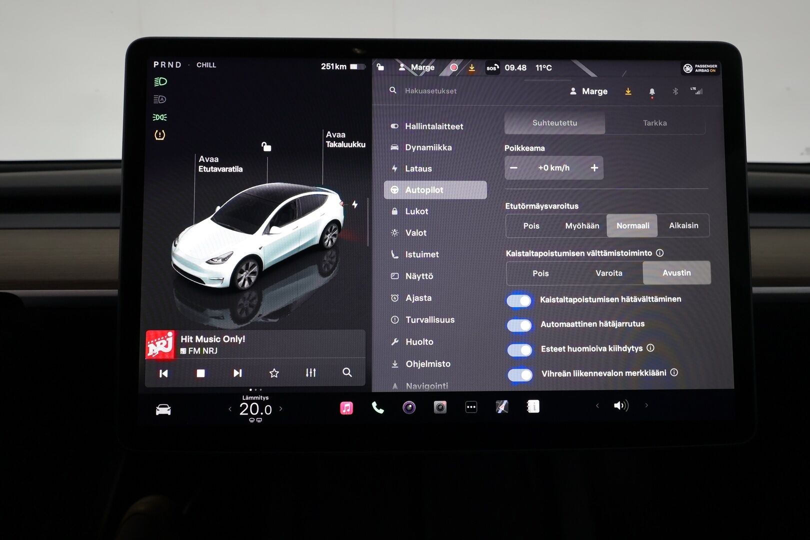 Tesla Model Y 2022 Long Range ** 1-Om Suomi auto / Adapt.vakkari / Lasikatto / Premium audio / Matrix LED / Sähköpenkit / P.kamera - 3,99 % KORKOTARJOUS TÄHÄN AUTOON - Nahkaverhoilu / Kahdet renkaat