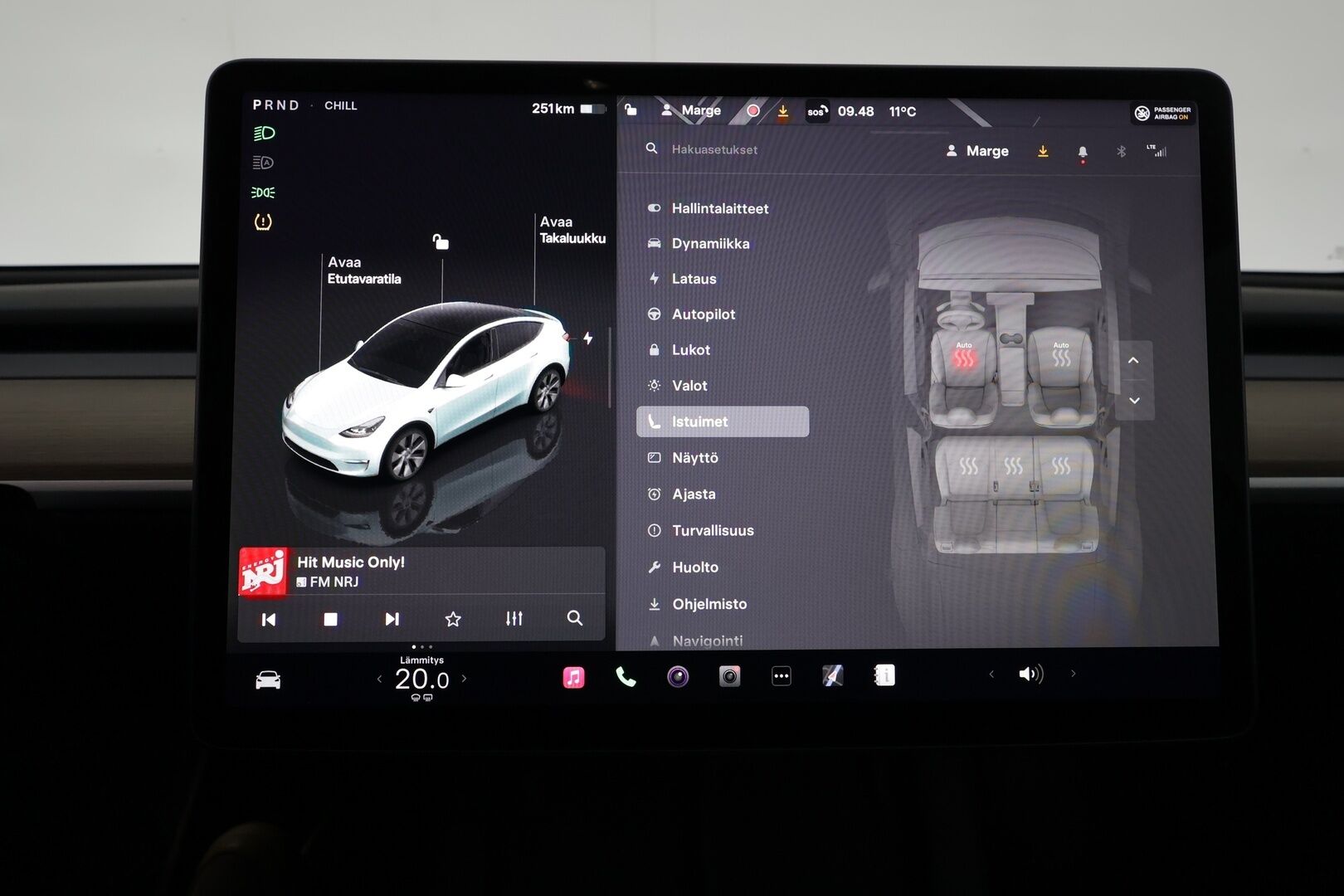 Tesla Model Y 2022 Long Range ** 1-Om Suomi auto / Adapt.vakkari / Lasikatto / Premium audio / Matrix LED / Sähköpenkit / P.kamera - 3,99 % KORKOTARJOUS TÄHÄN AUTOON - Nahkaverhoilu / Kahdet renkaat