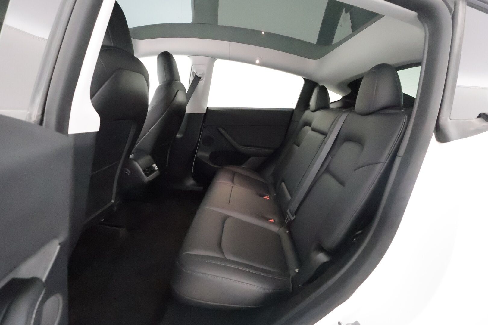 Tesla Model Y 2022 Long Range ** 1-Om Suomi auto / Adapt.vakkari / Lasikatto / Premium audio / Matrix LED / Sähköpenkit / P.kamera - 3,99 % KORKOTARJOUS TÄHÄN AUTOON - Nahkaverhoilu / Kahdet renkaat