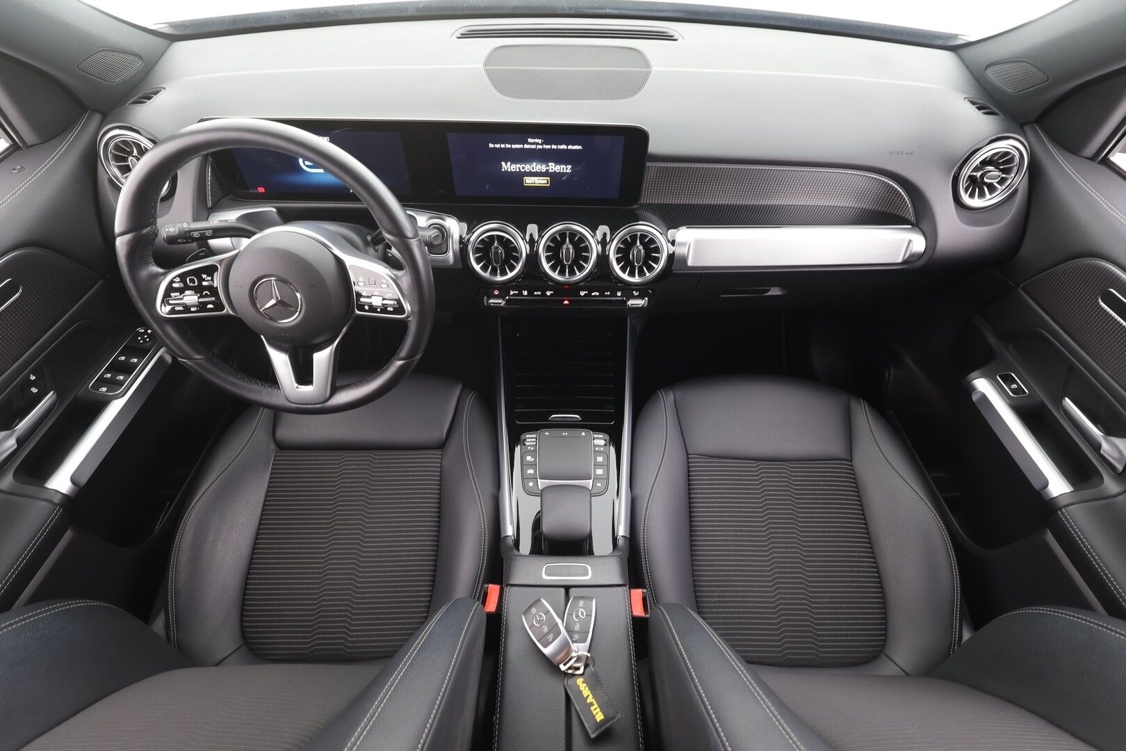 Mercedes-Benz EQB 2022 300 4MATIC Business 7-Paik. - | Distronic+ | DTR+Q | 360° | LED | Navi | Widescreen | Keyless | Ratinlämmitin | Ambient | Apple&Android | 1.Om Suomi-auto | Kahdet renkaat aluvanteilla | Merkkihuollettu | 